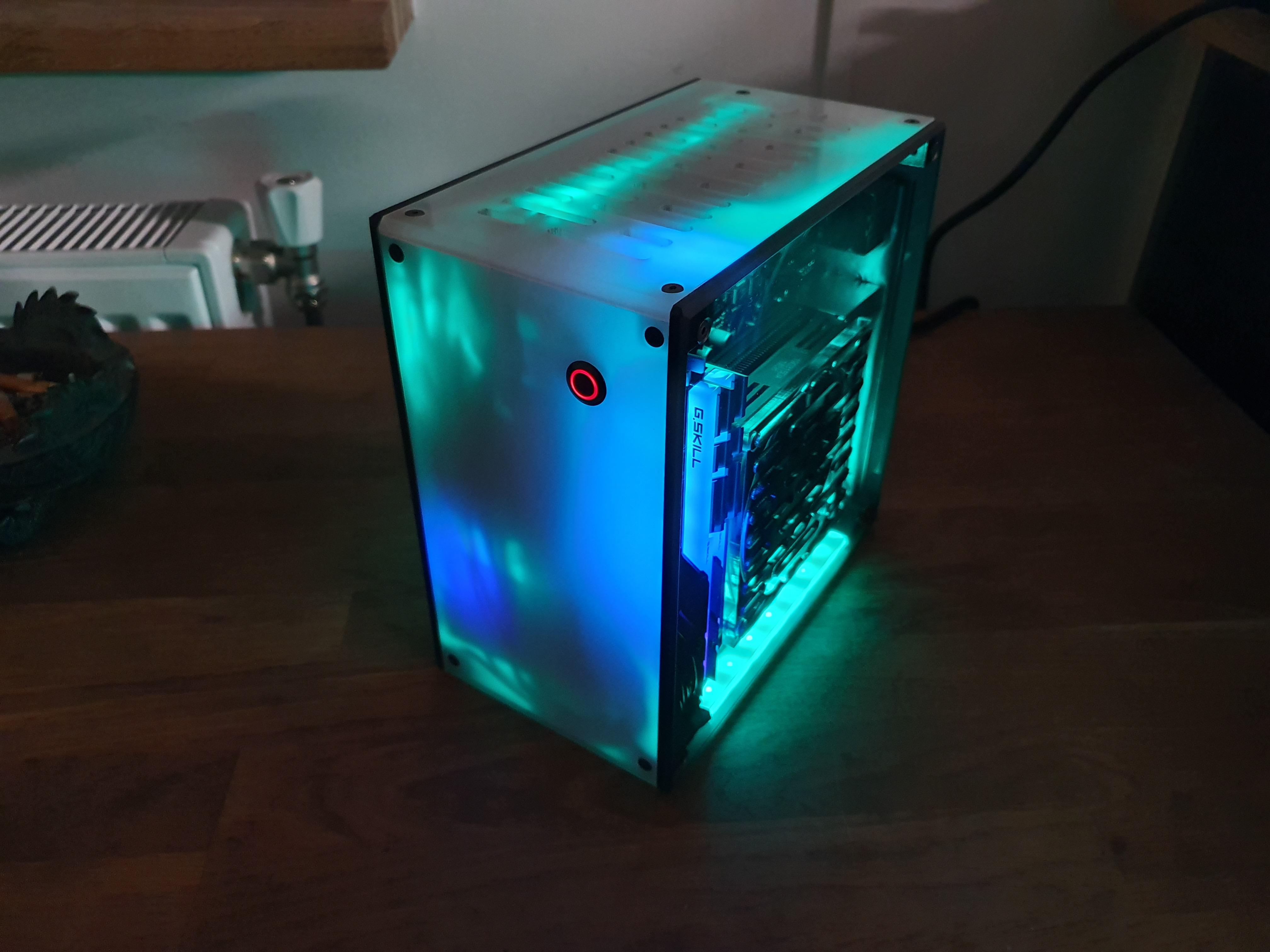 Finished this tiny, unique, fully customized case. r/sffpc
