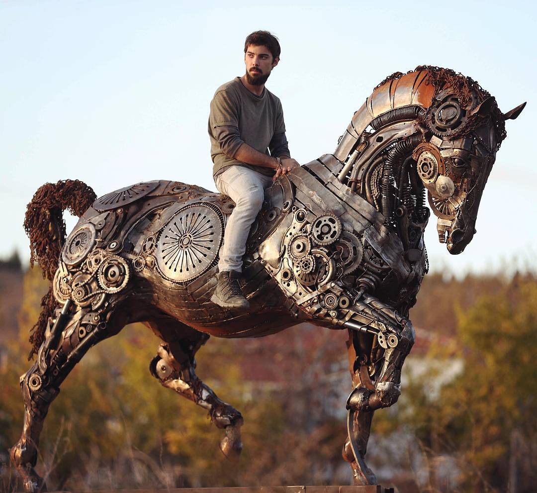 This metal horse sculpture r/interestingasfuck