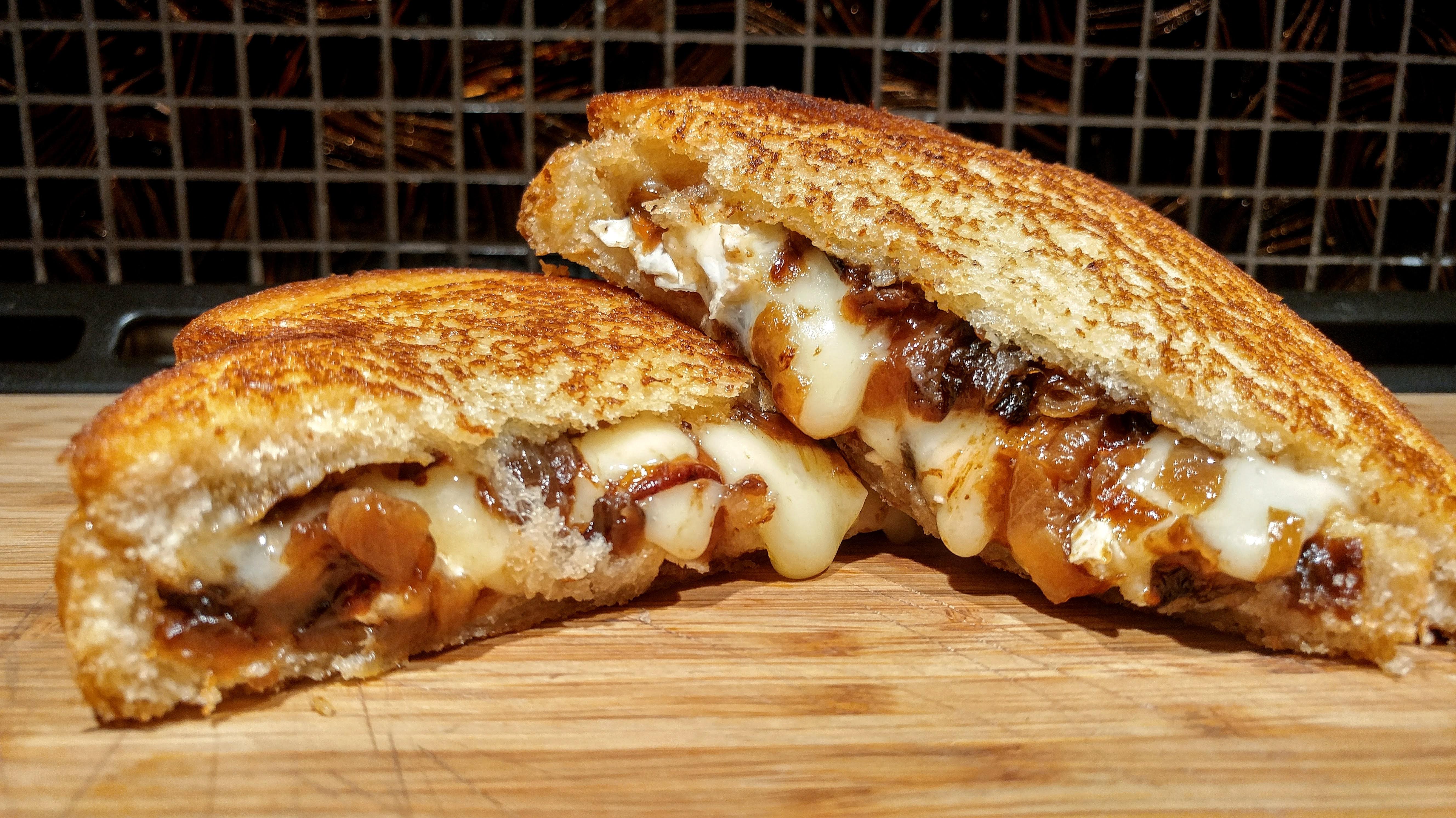 [Homemade] Brie Cheese & Caramelized Onions Grilled Cheese r