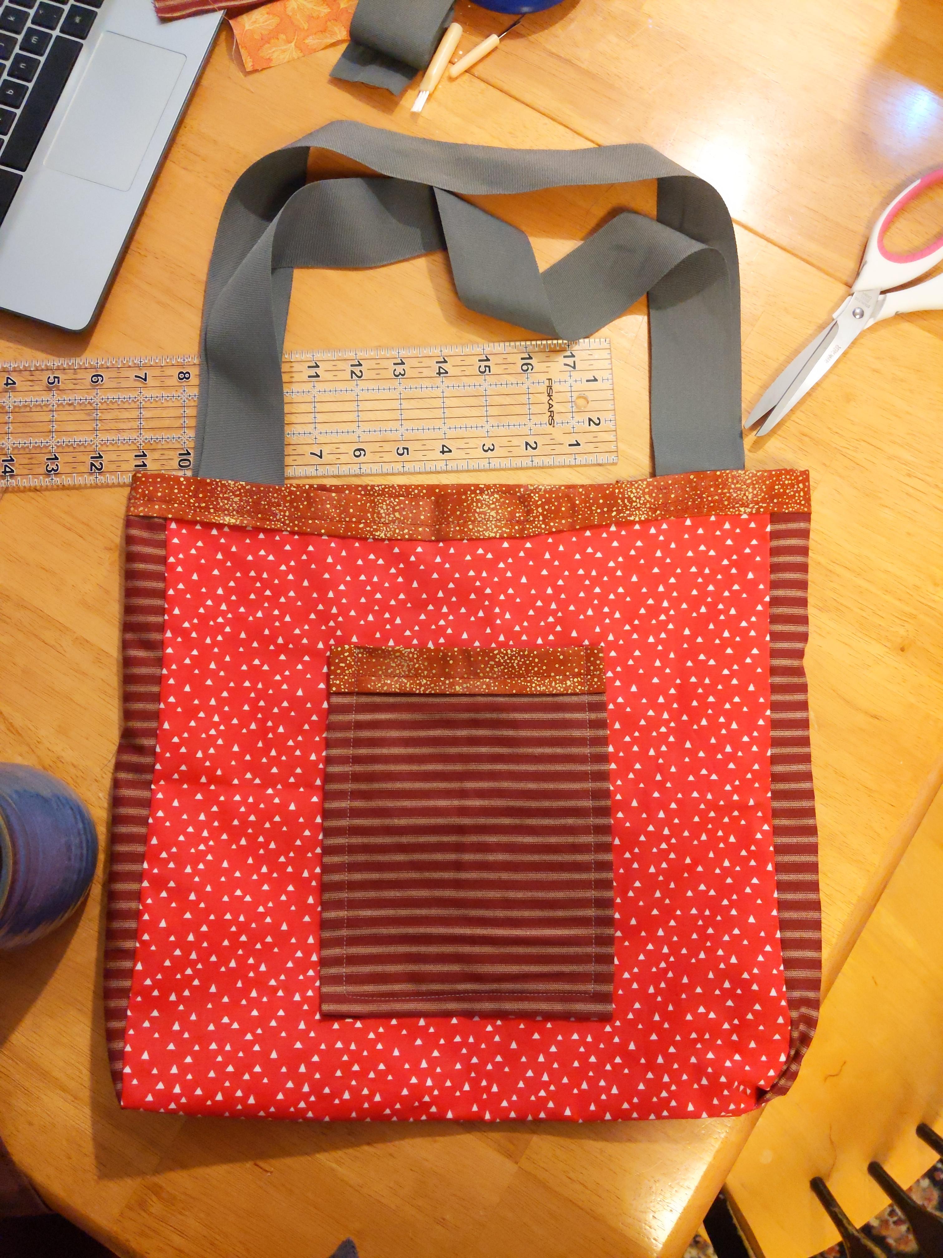 I made a tote bag only using fabric scraps! r/ZeroWaste