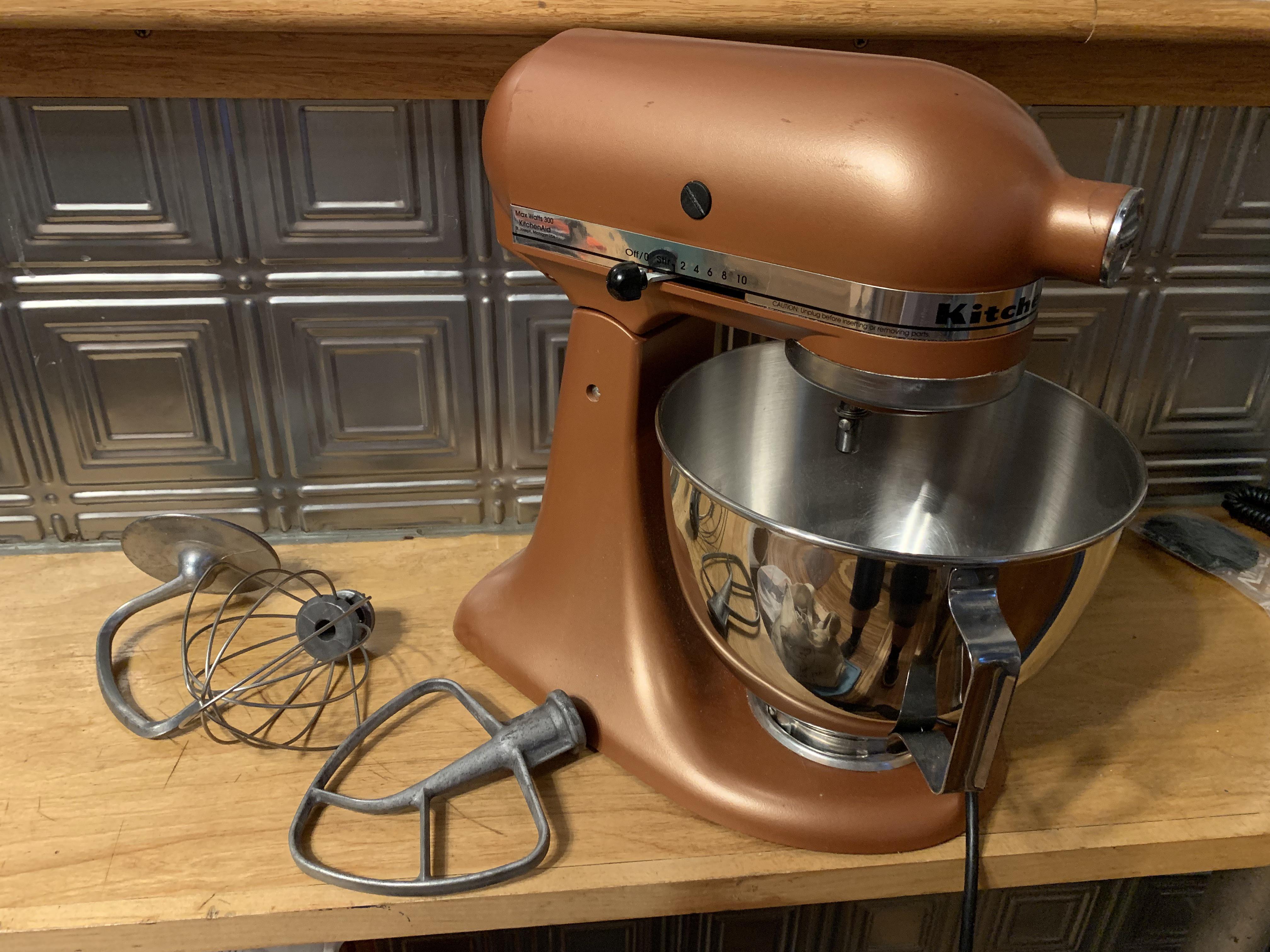 FOR SALE KITCHEN AID MIX MASTER WITH ATTACHMENTS 50 PICKUP NEAR