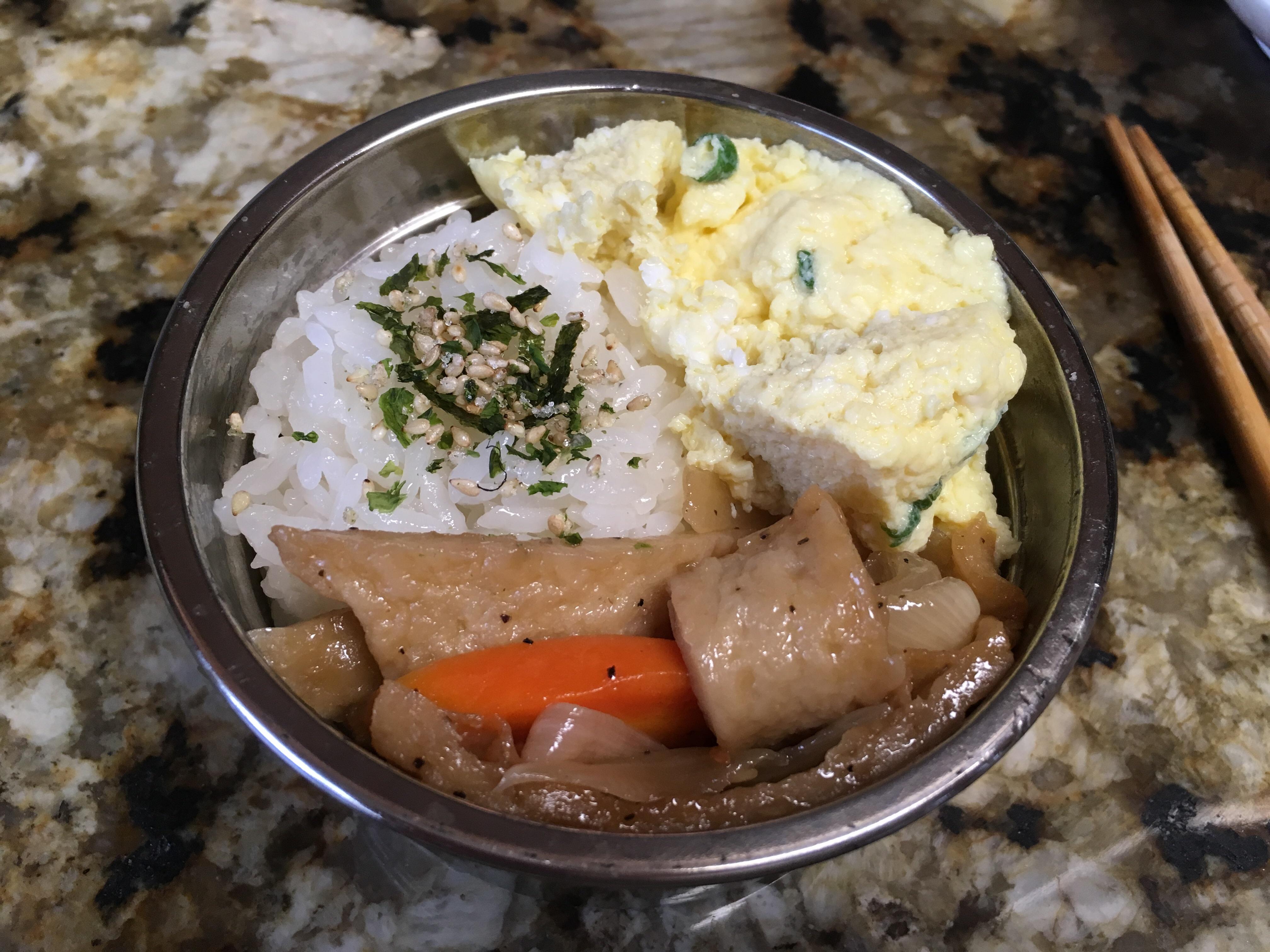 White rice with leftover steamed egg and stirfried fish cakes r/Bento