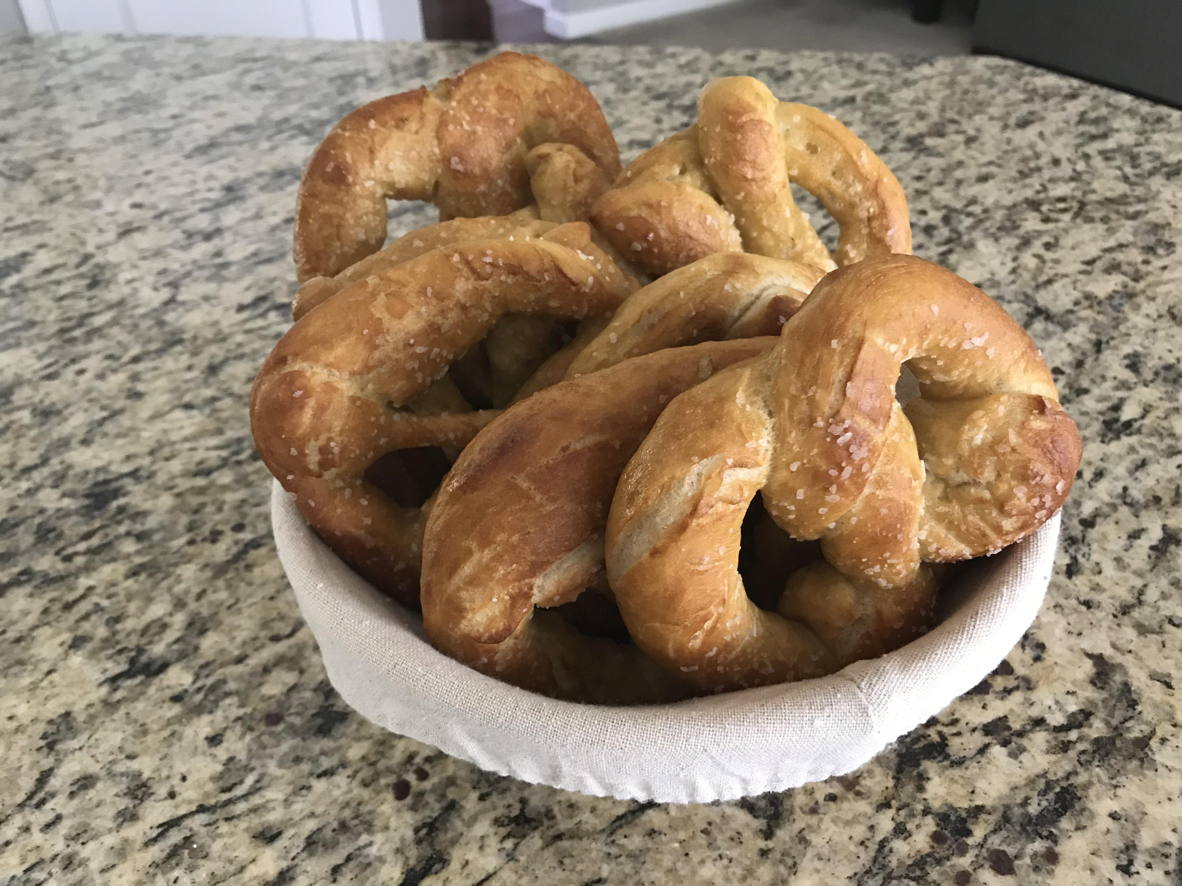 [Homemade] Giant Soft Pretzels r/food