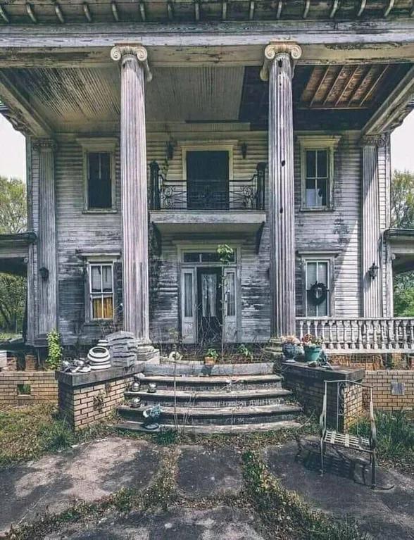 Abandoned mansion USA. abandoned