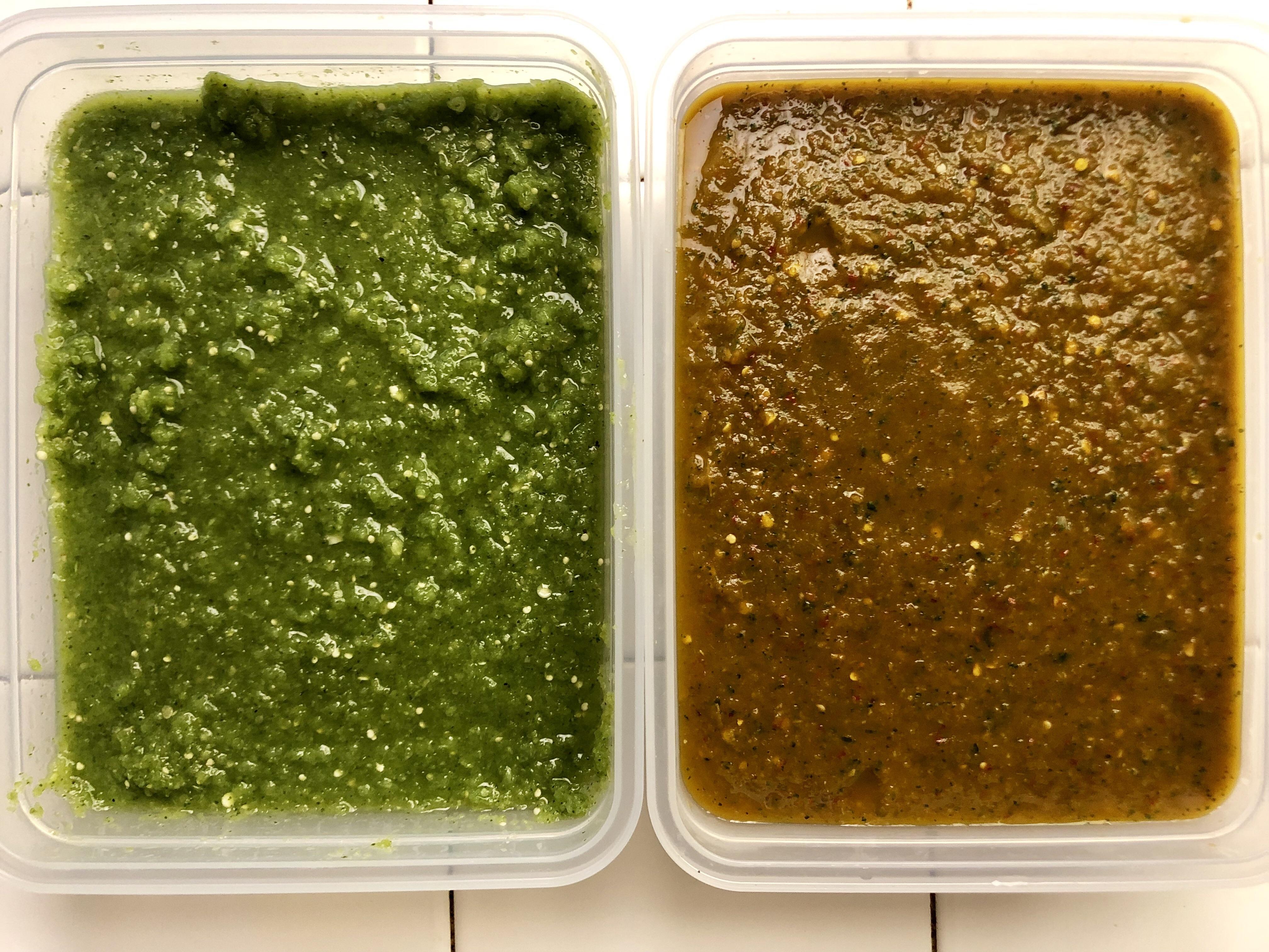 [Homemade] Tomatillo Salsa And Habanero Salsa. Recipe in comments. r/food