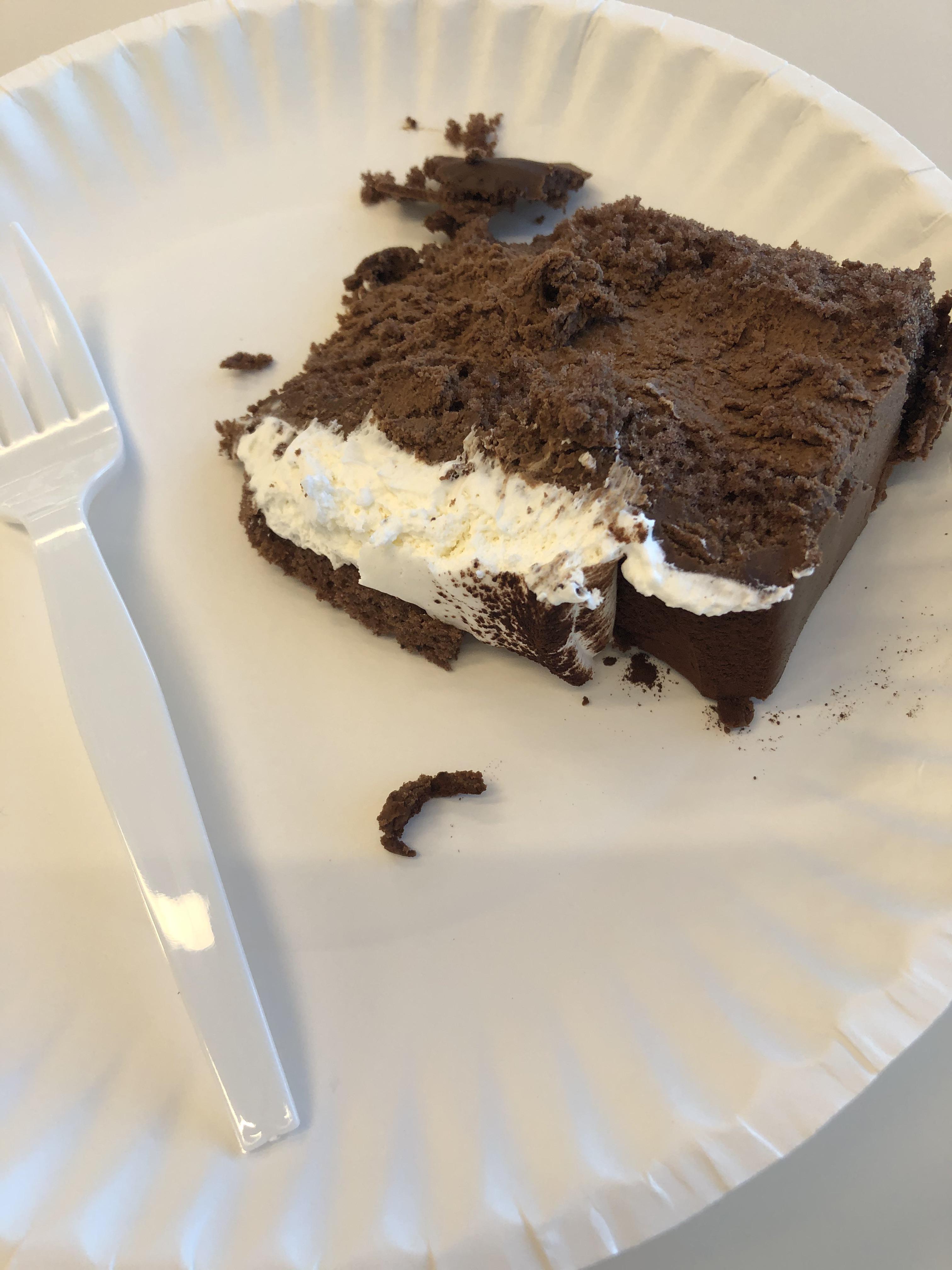 How many calories for this this slice of cake (two layers of sponge