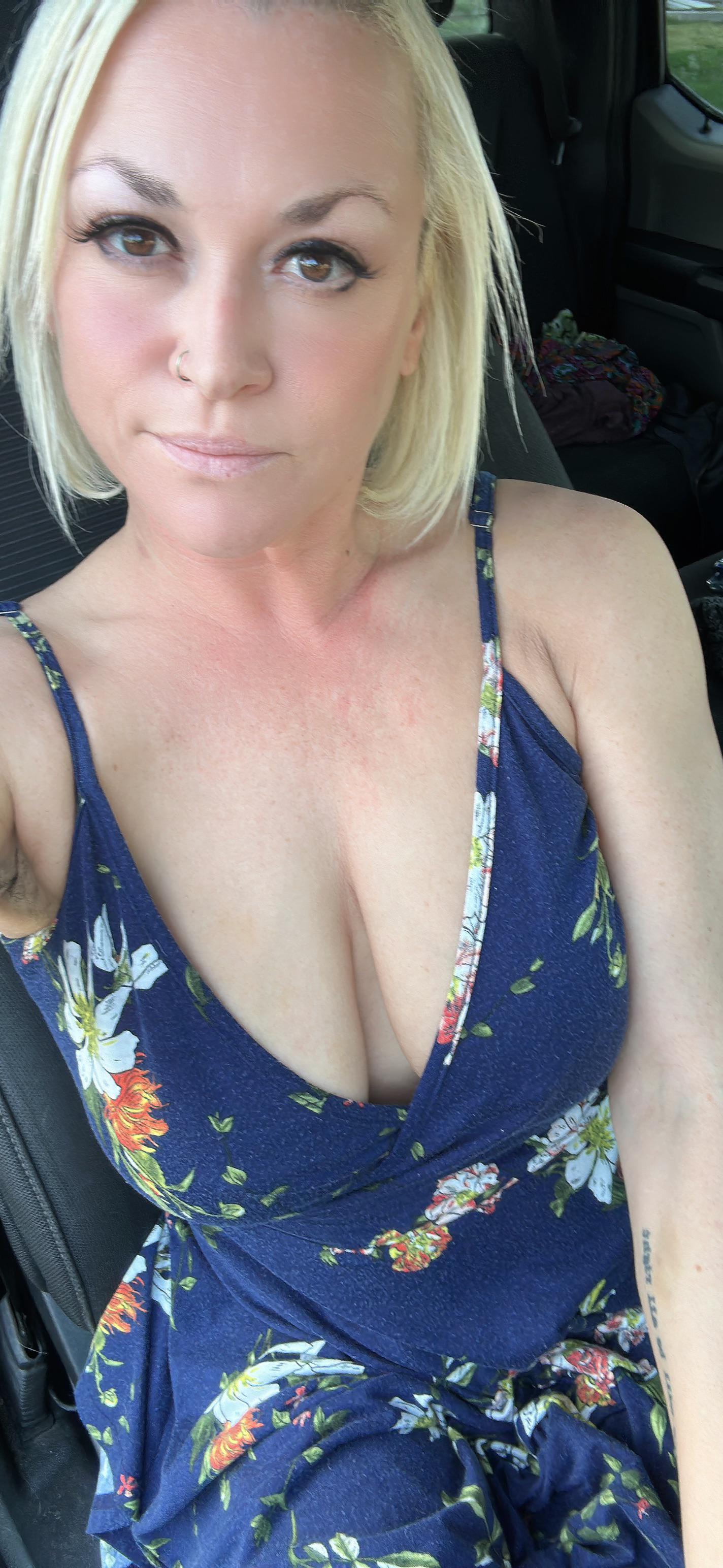 Just the average mom next door (42f) : cougars_and_milfs_sfw