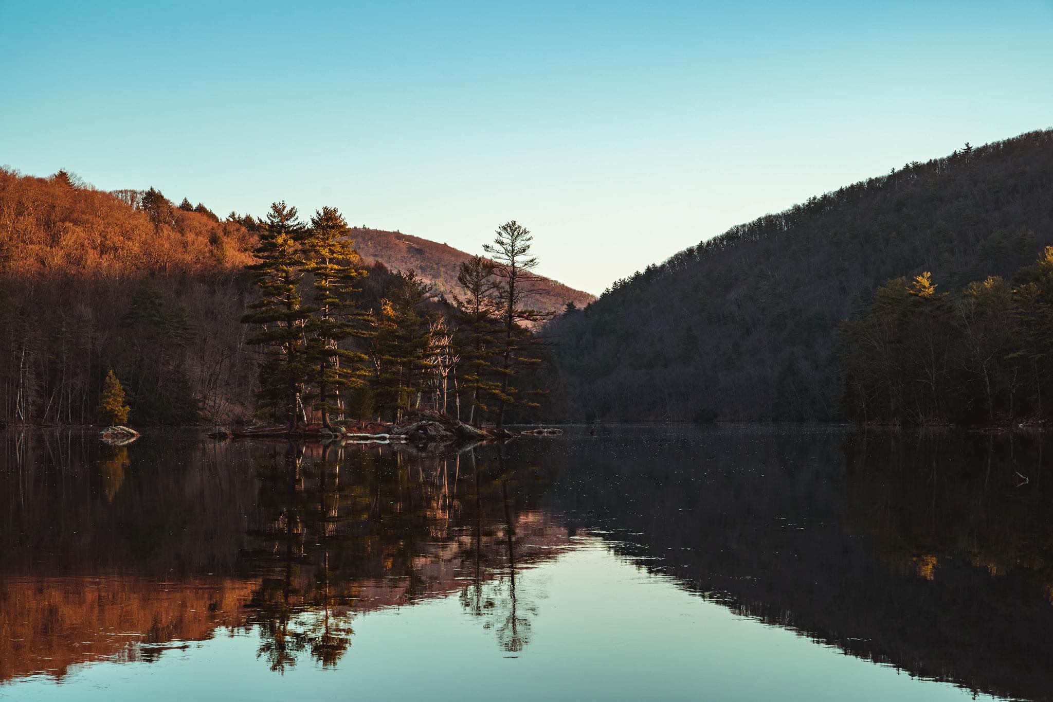 Sunrise on the Hudson River, Moreau NY [OC] [2048x1365] r/EarthPorn