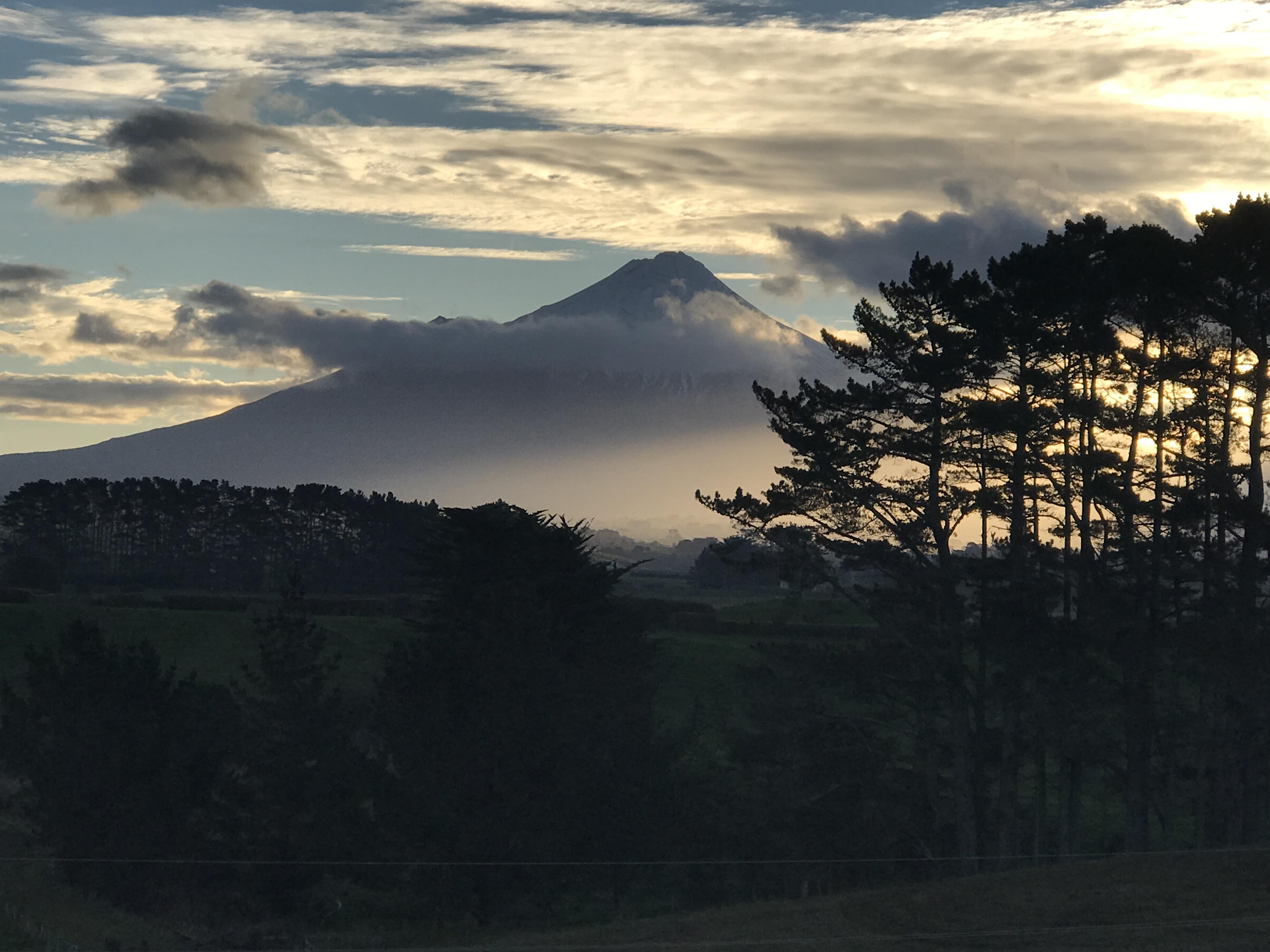 Mt Taranaki, New Zealand [OC] [4032x3024] r/EarthPorn