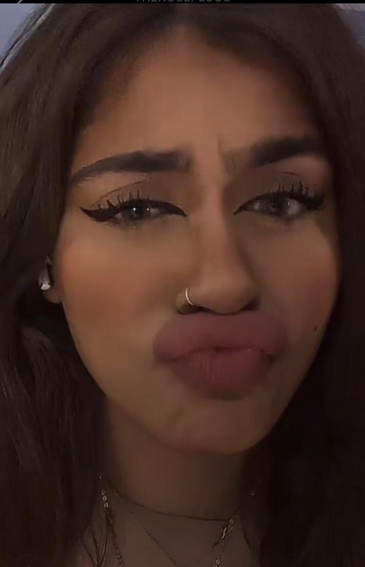 Amazing lips💋 r/Pouting