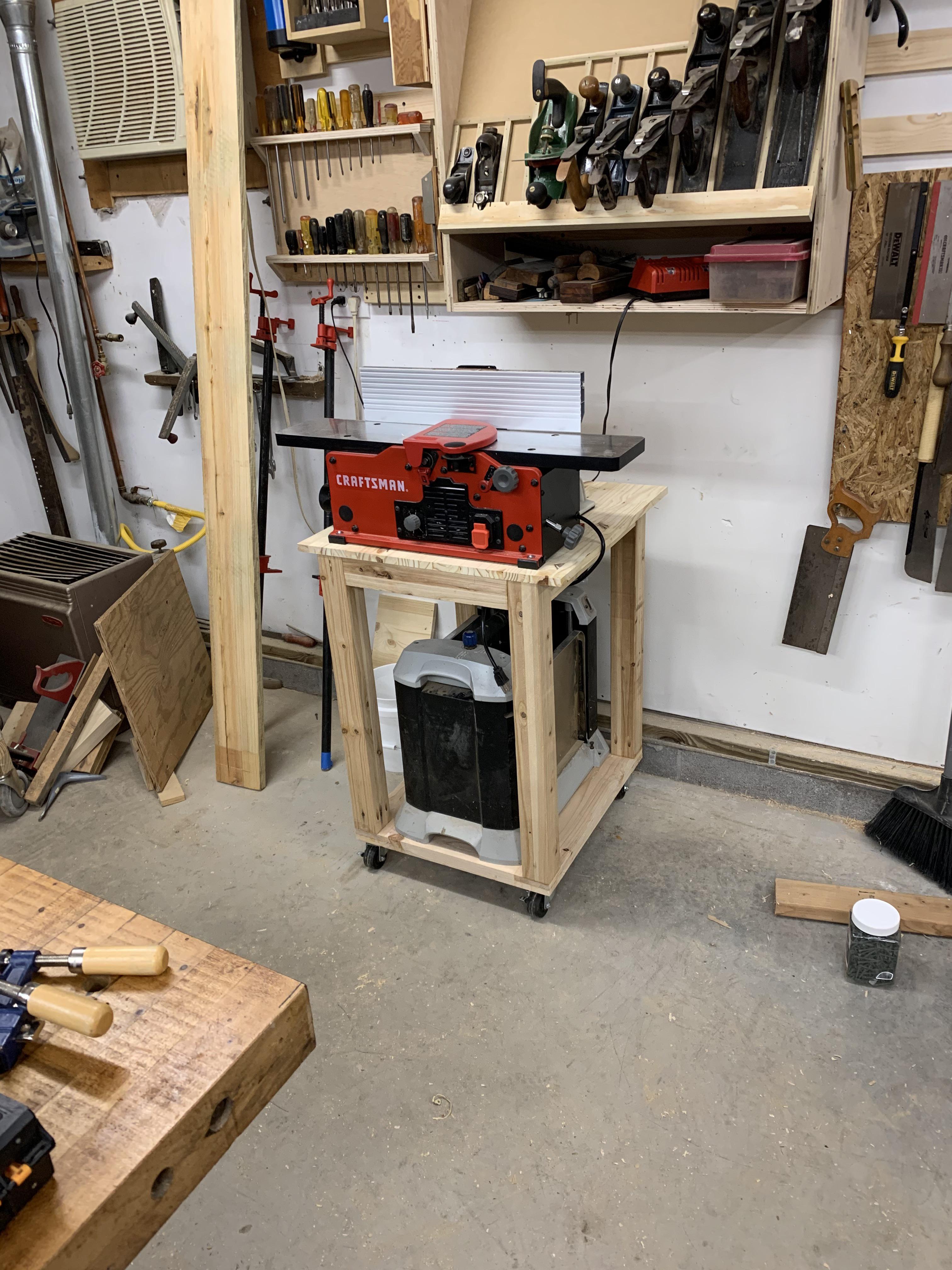 Just finished up my jointer/planer station. All parts were free