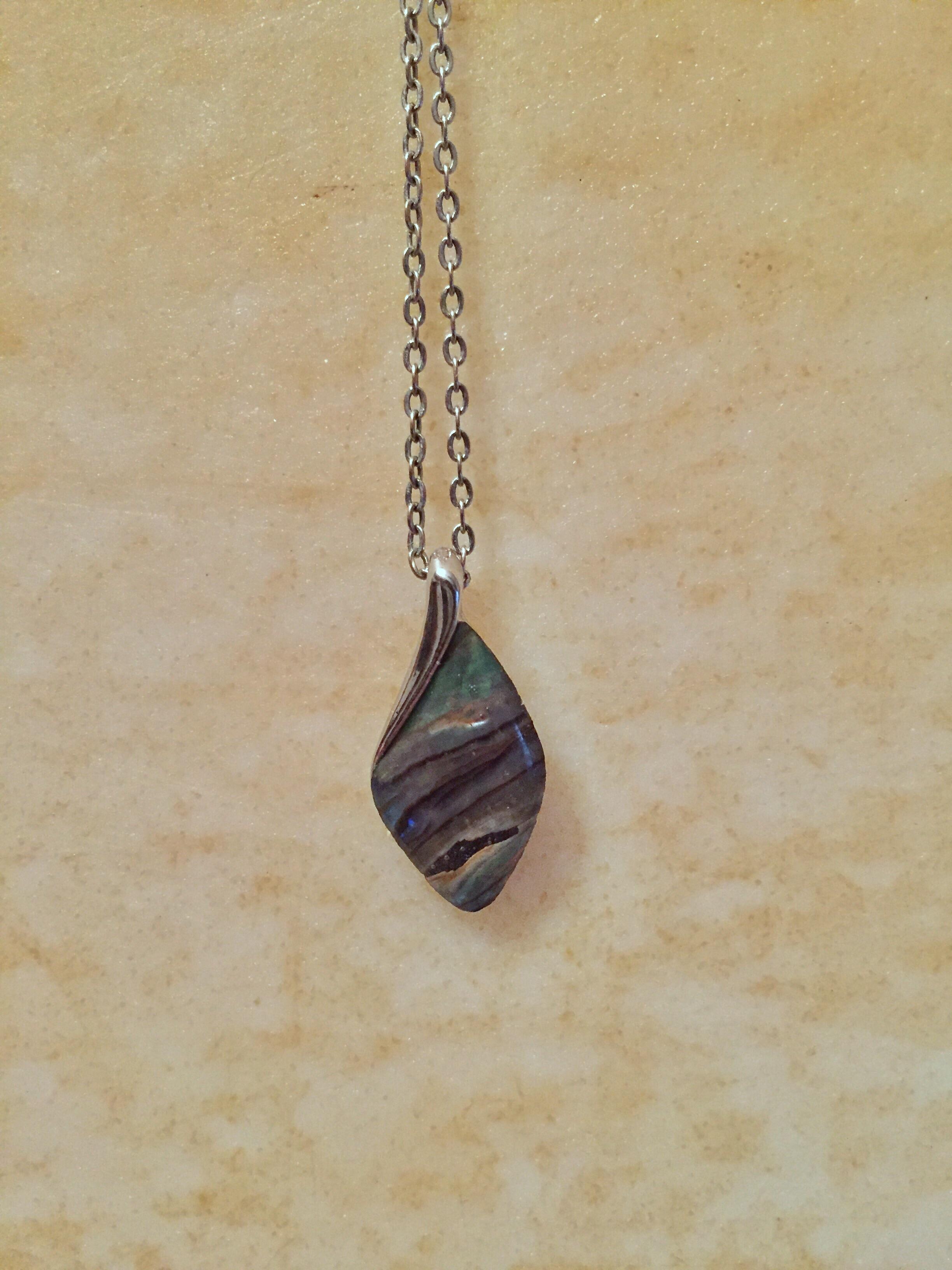 Where can I find this exact necklace? r/HelpMeFind