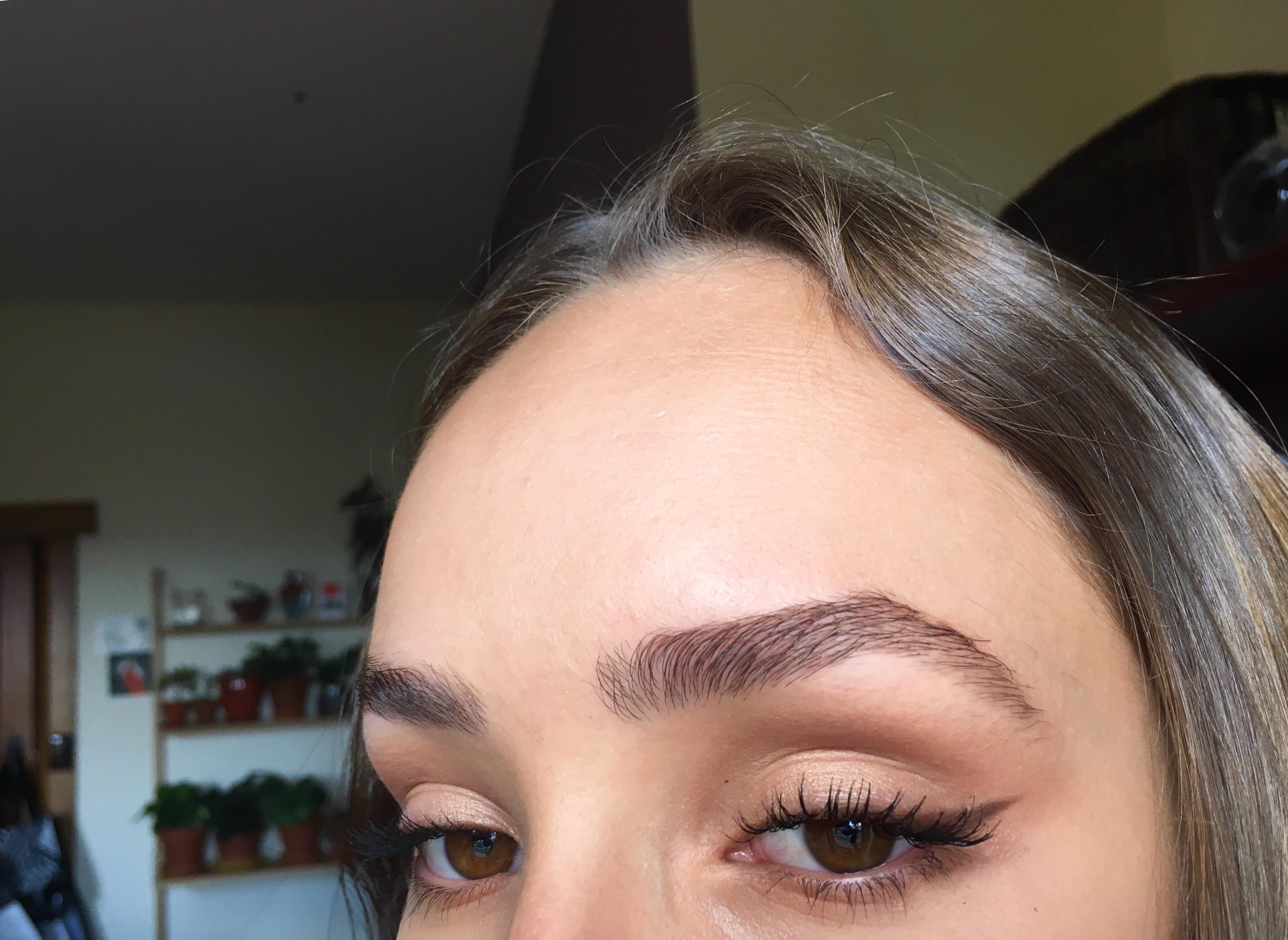 Today’s subtle gold eye + brown shadow winged liner! CCW. r