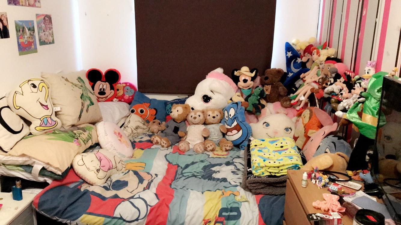 I think I has too many stuffys and pillows on my bed r/littlespace