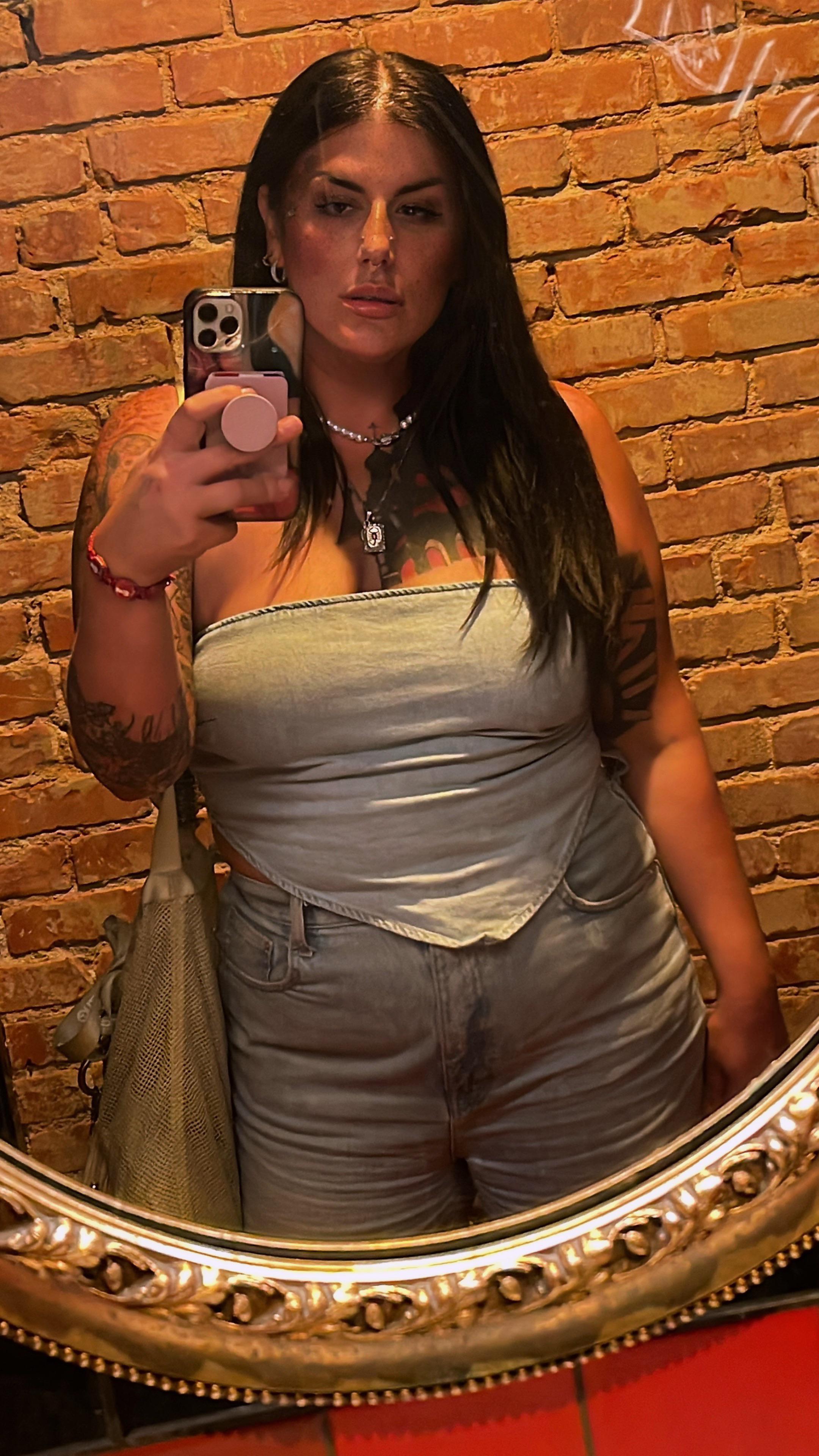 A bar selfie r/selfie