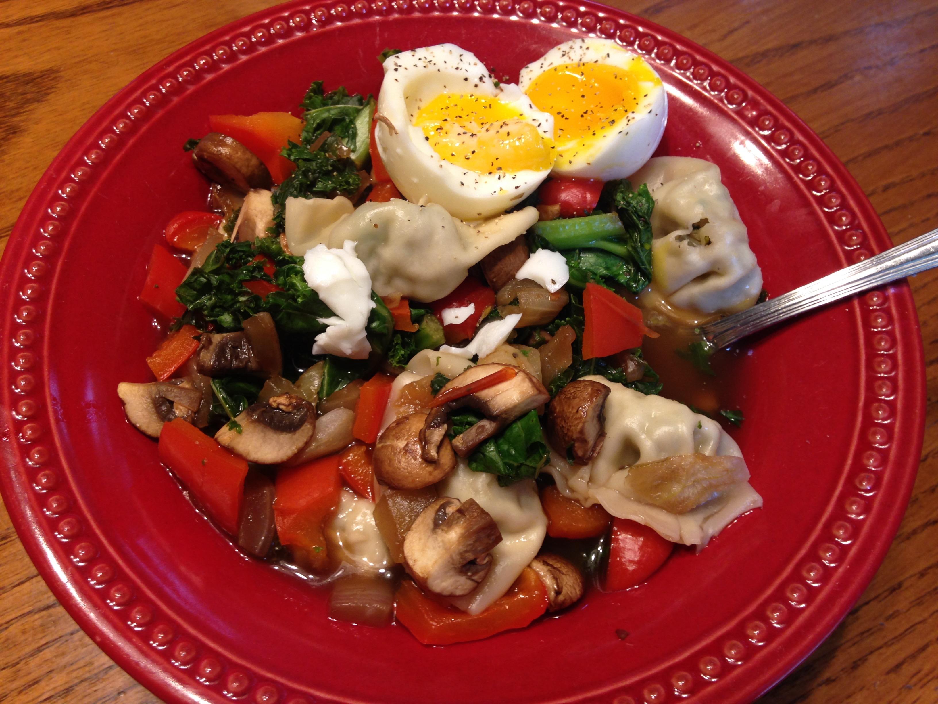 Chicken wonton and vegetable soup for 356 calories! r/1200isplenty