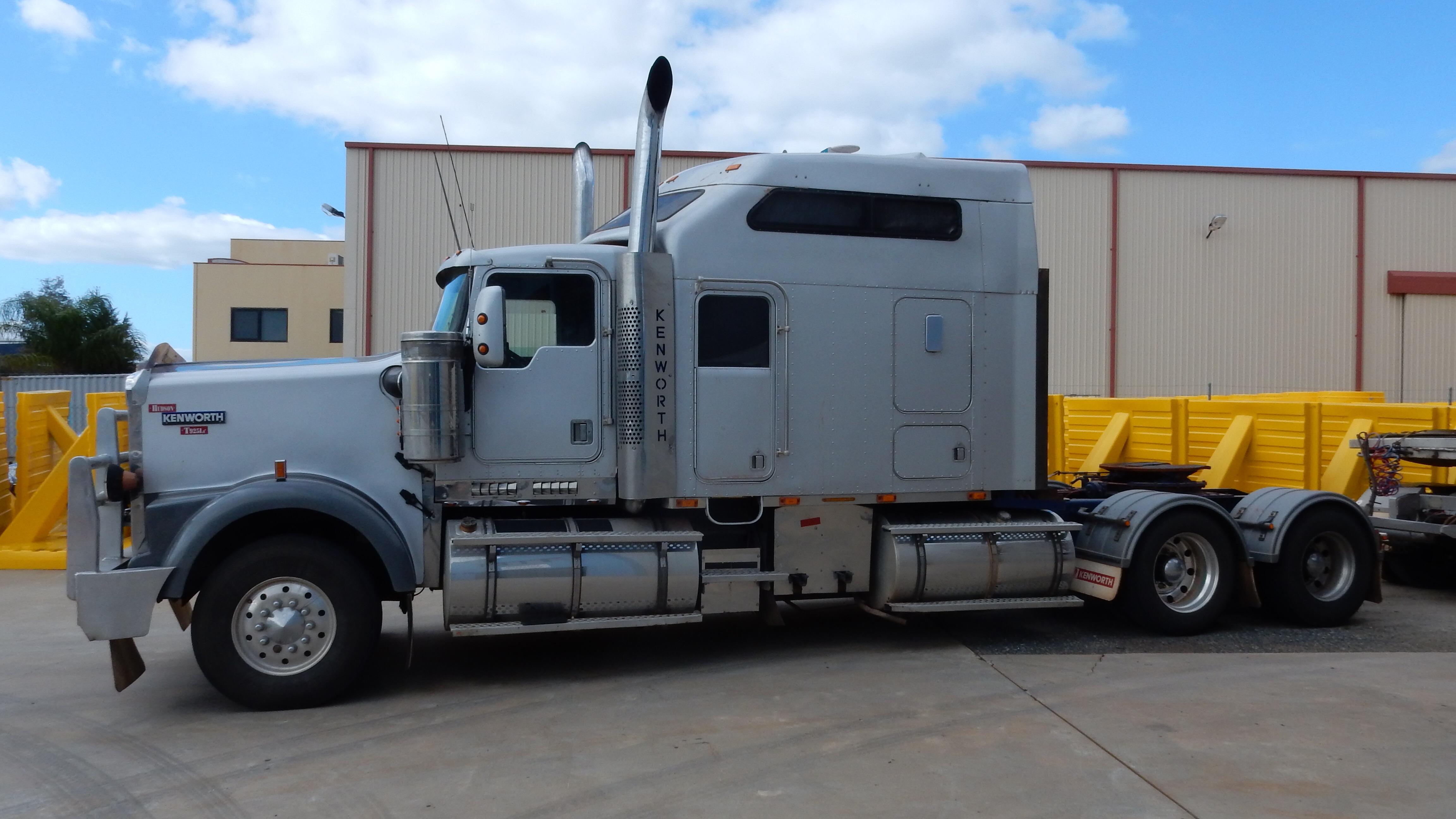 Someone said Aussie trucks don’t have big sleepers? Truckers