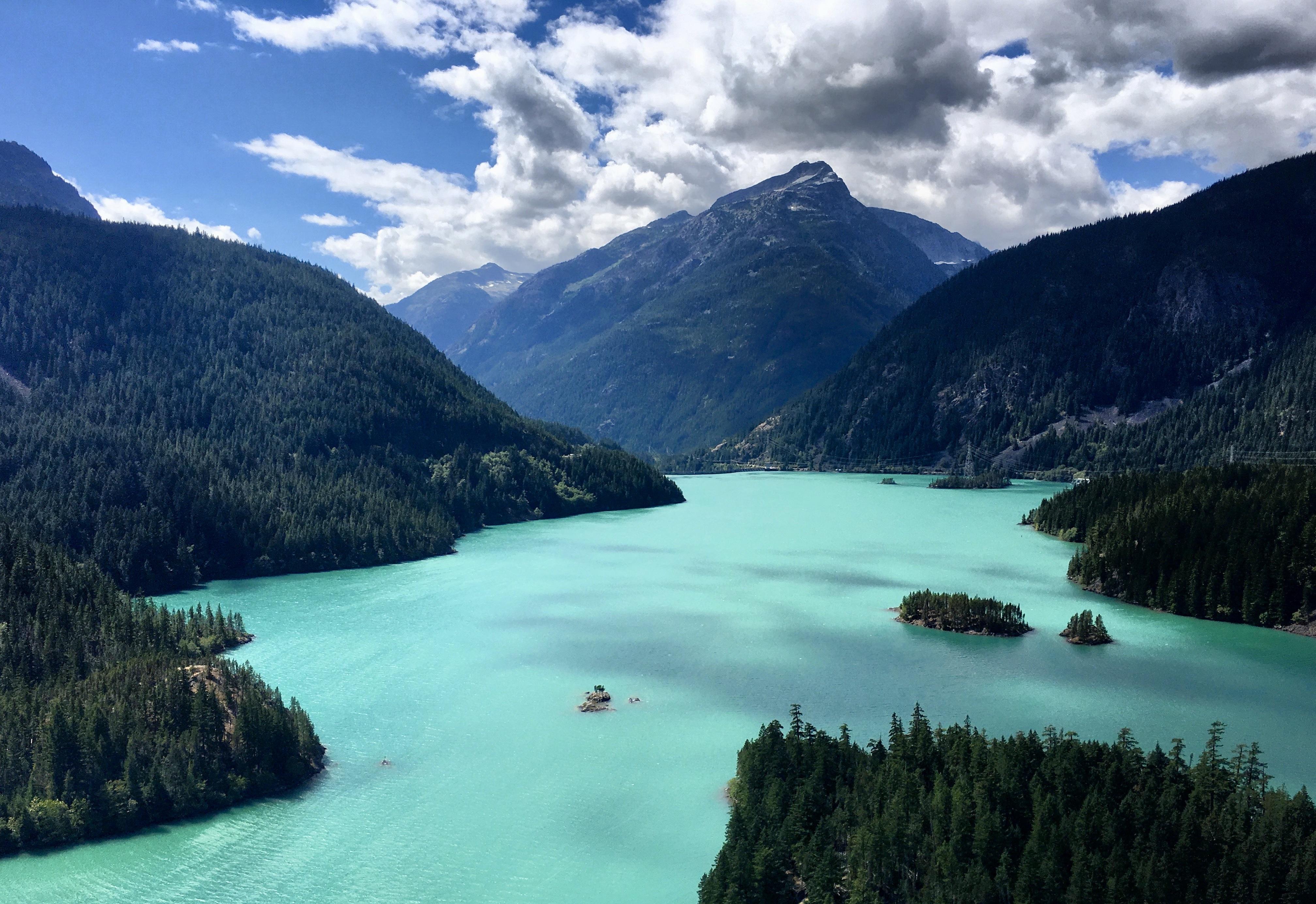 The stunning Diablo Lake on Highway 20 in Washington [OC] [4032x3024
