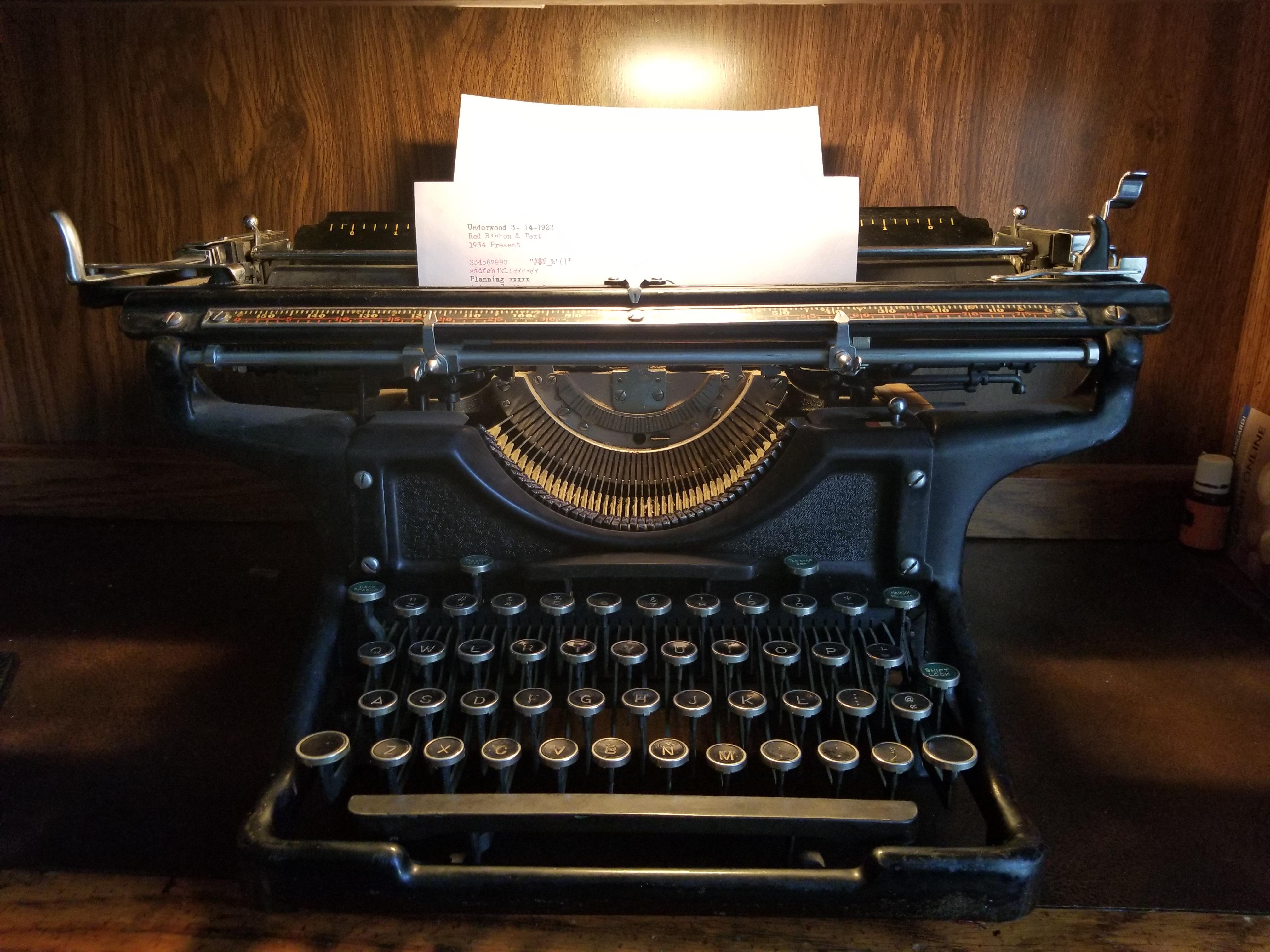 Working Underwood 6 from 1935; only had to fix ribbon advancement