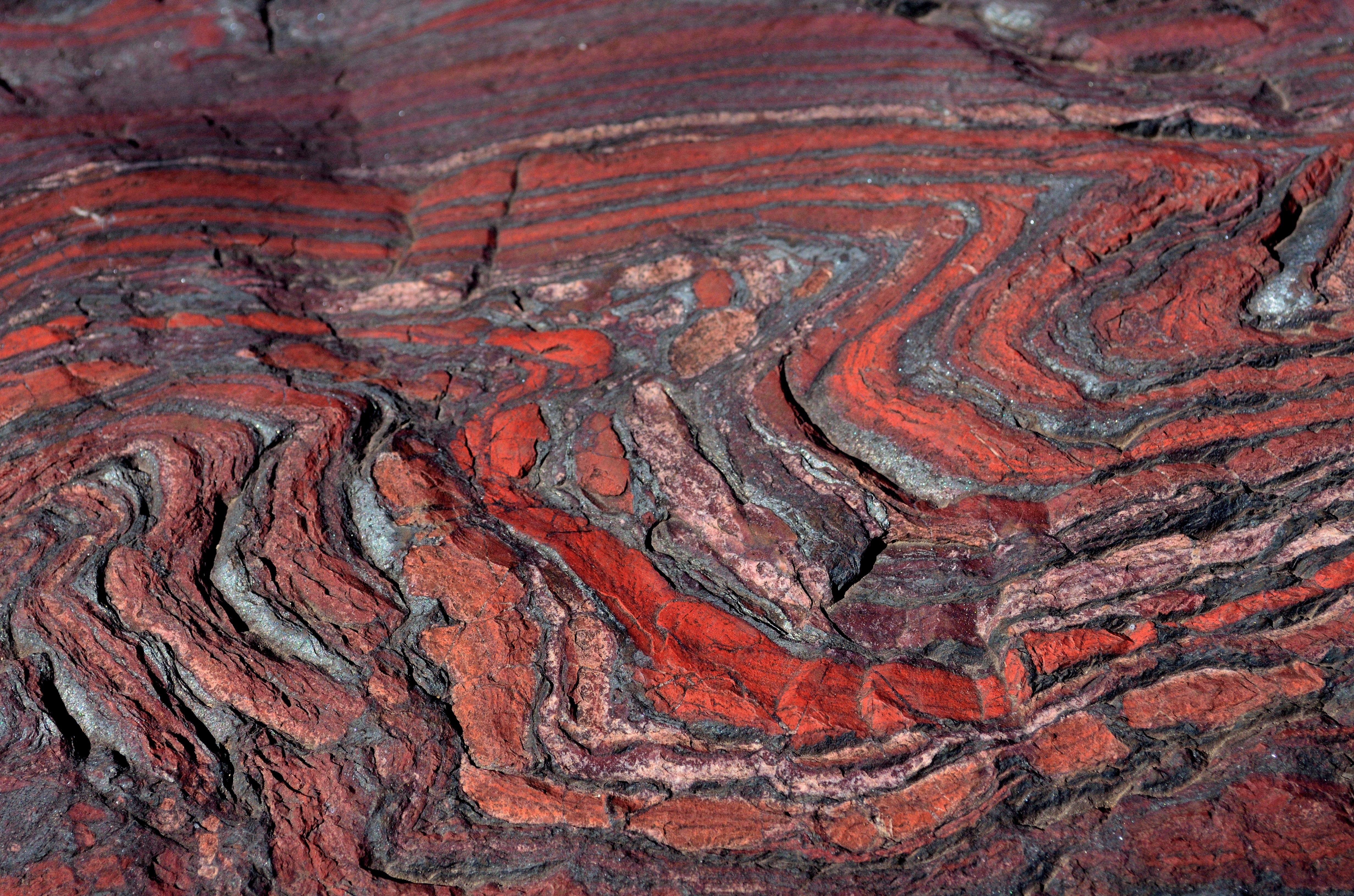 Banded Iron Formation at Jasper Knob, Ishpeming, MI [4928 x 3264] [OC