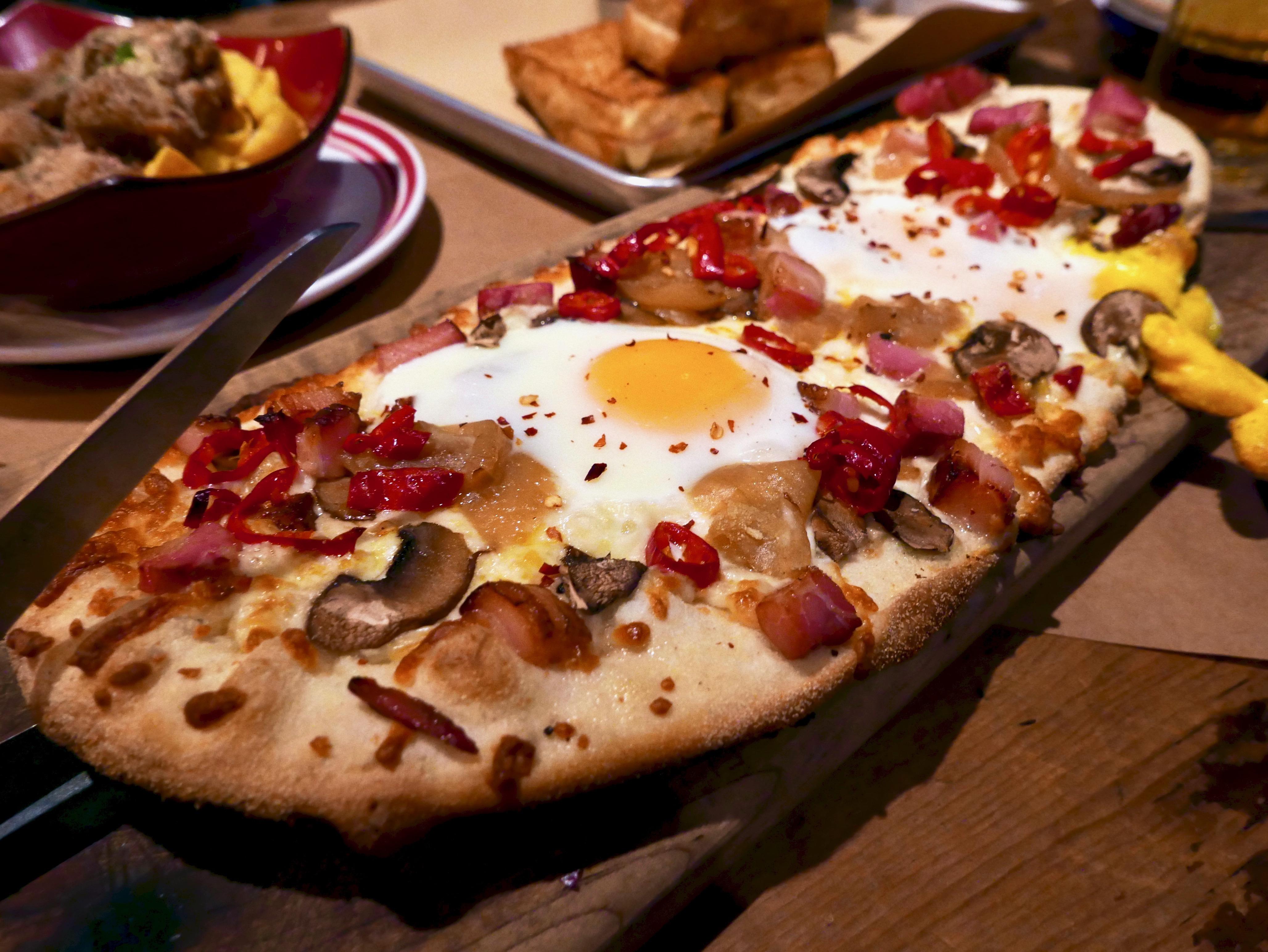 Smoked bacon & egg pizza r/PutAnEggOnIt