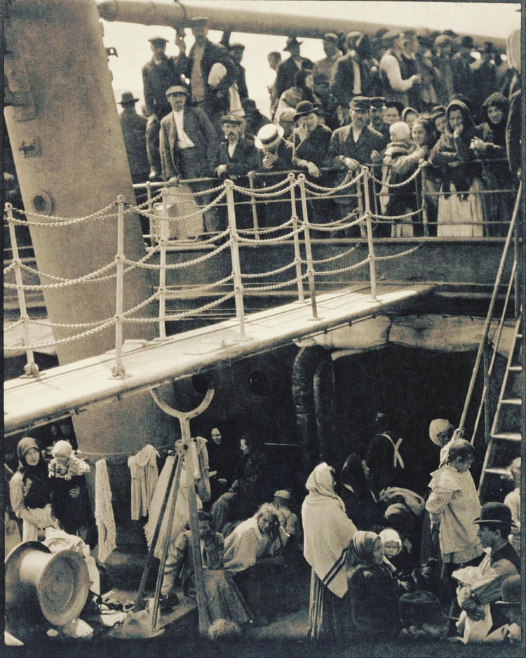 The famous photo The Steerage by Alfred Stieglitz 1907 r/OldSchoolCool