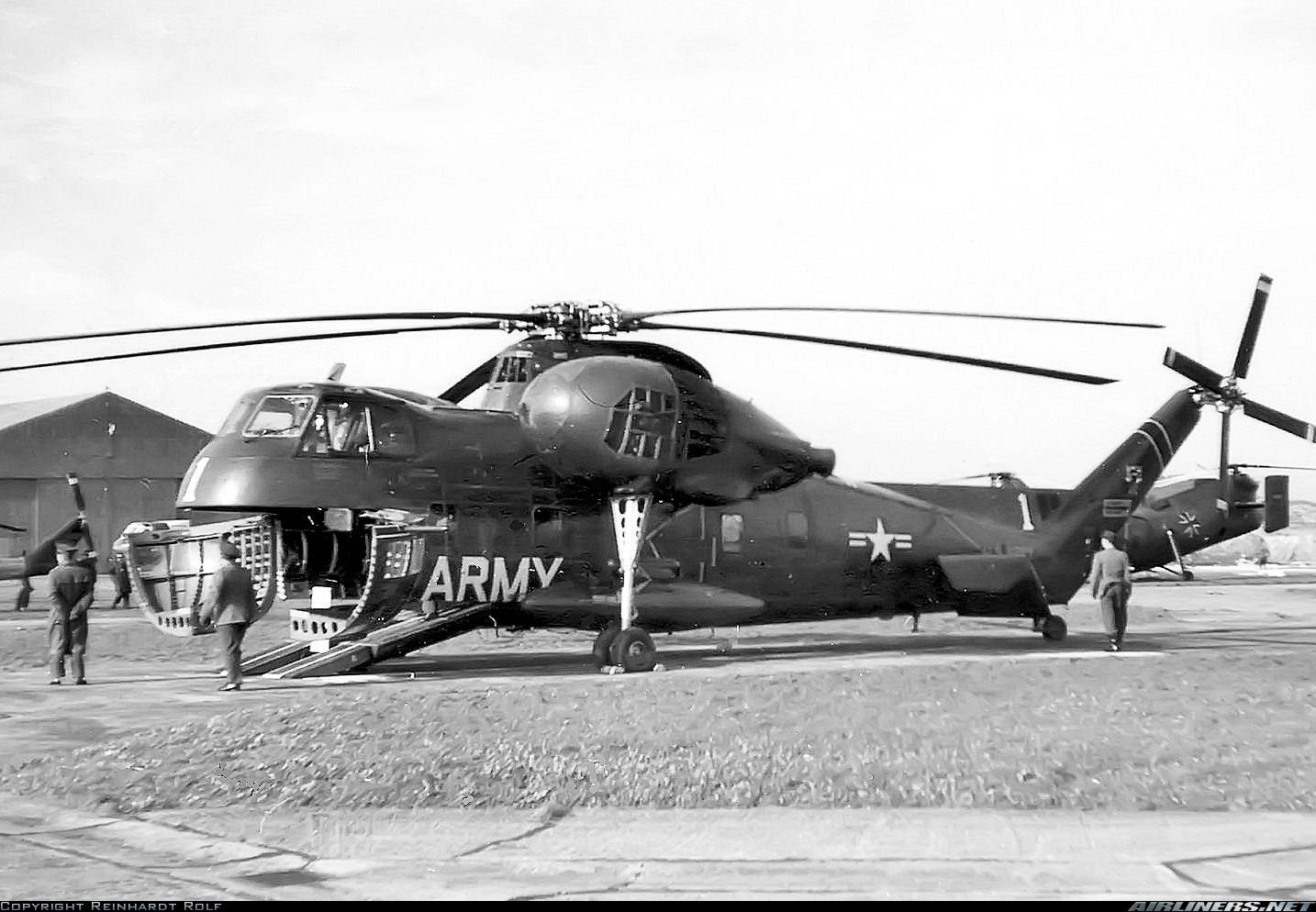 Sikorsky CH37 Sikorsky's first twinengine helicopter, and one of
