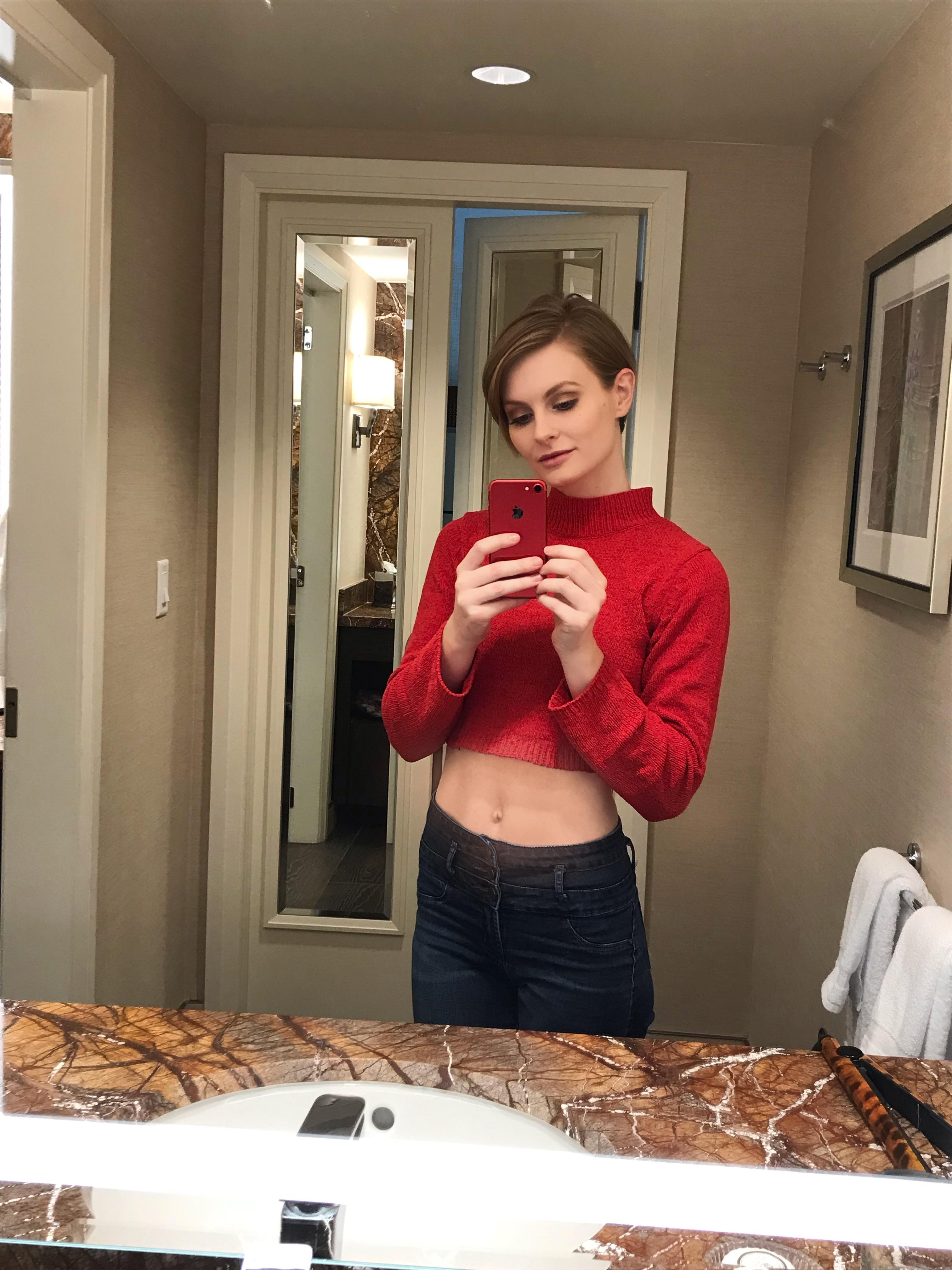 Hotel bathroom mirror selfie r/shorthairedhotties