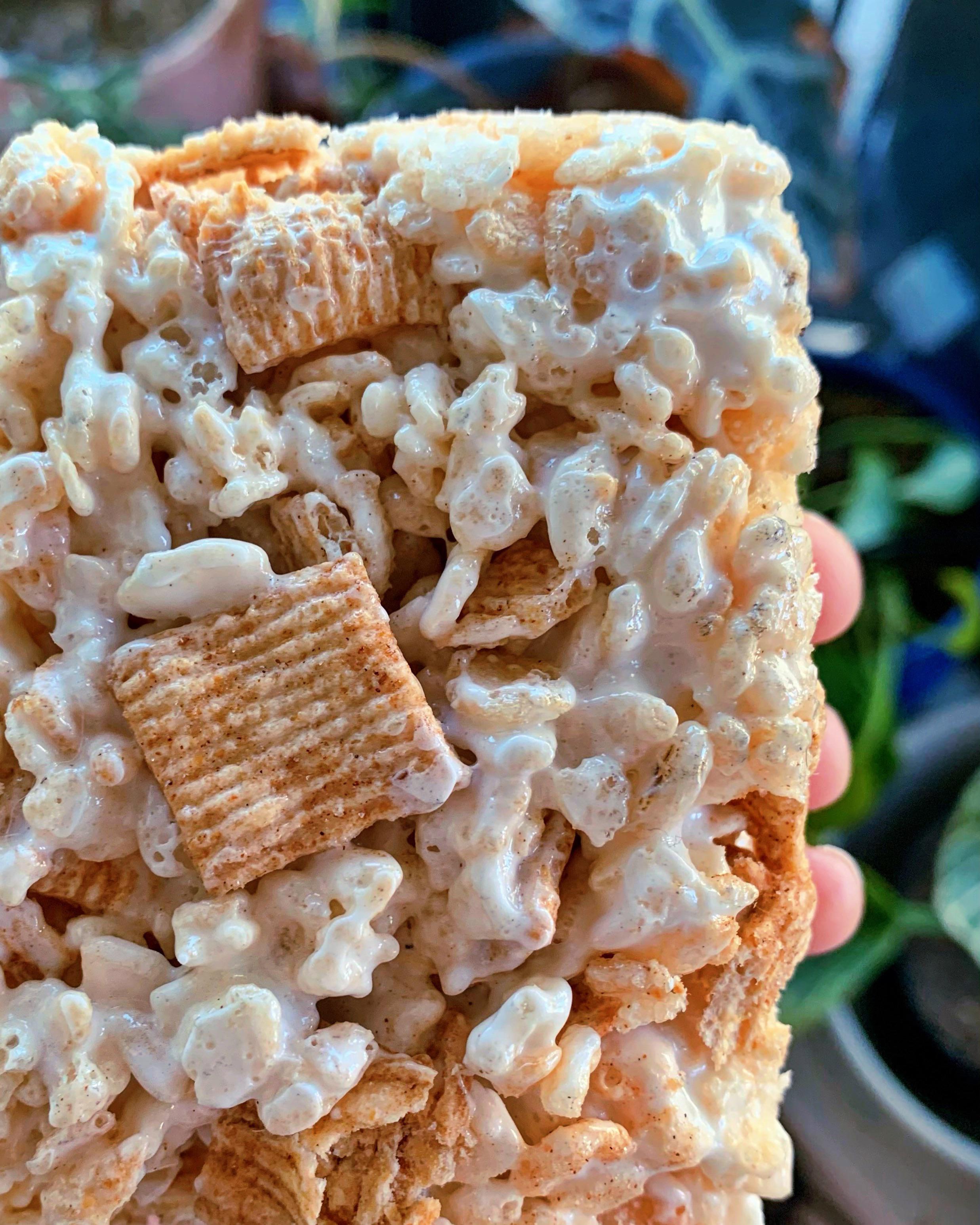 [Homemade] Cinnamon Toast Crunch Rice Krispy Treat r/food