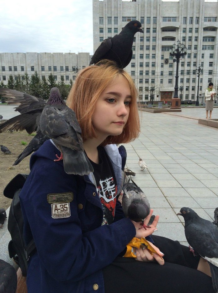 This woman from this cursed pic (pigeons not included) r/transitiongoals