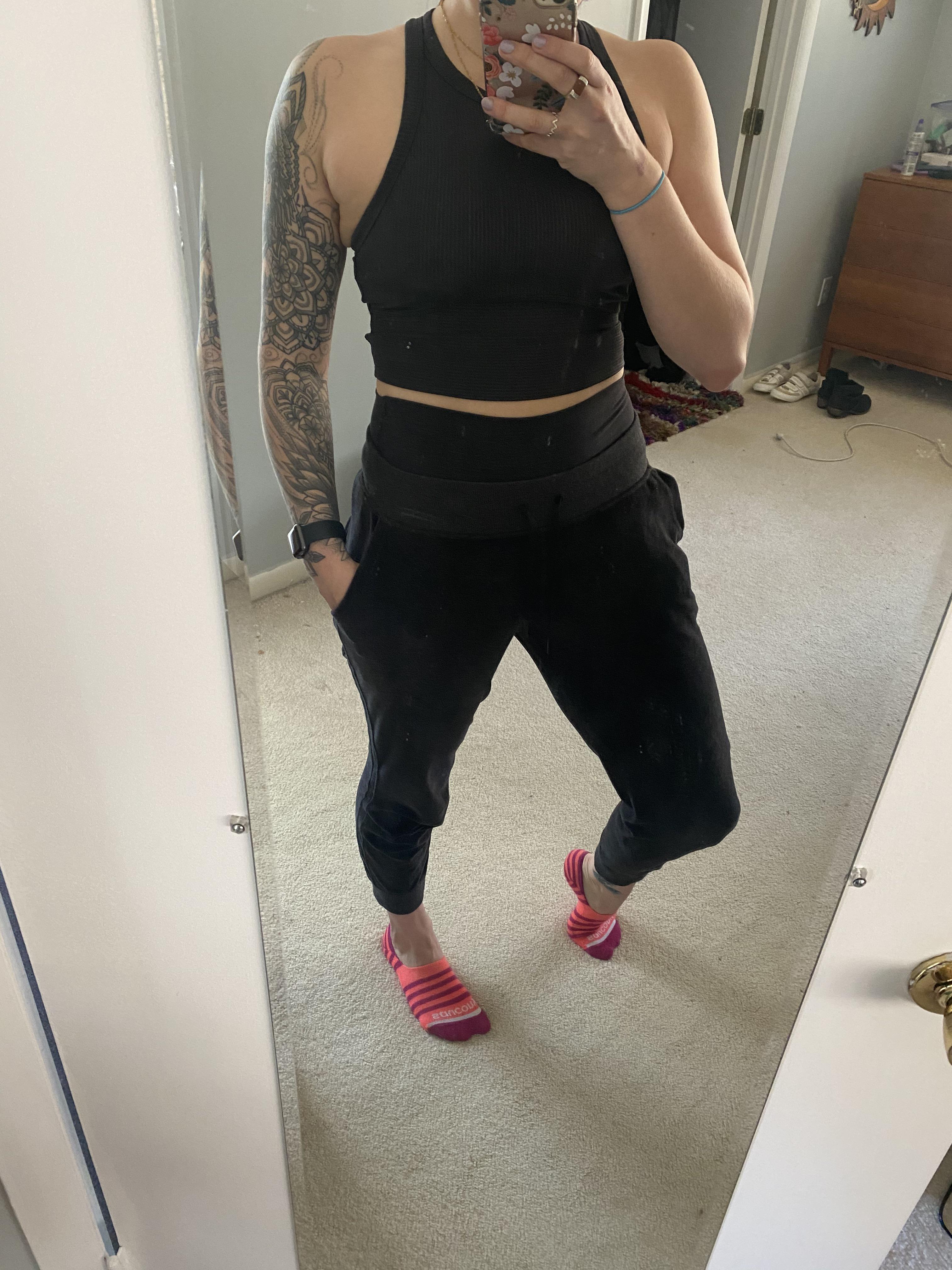Blissful bend tank (8), code emboss black align shorts (6