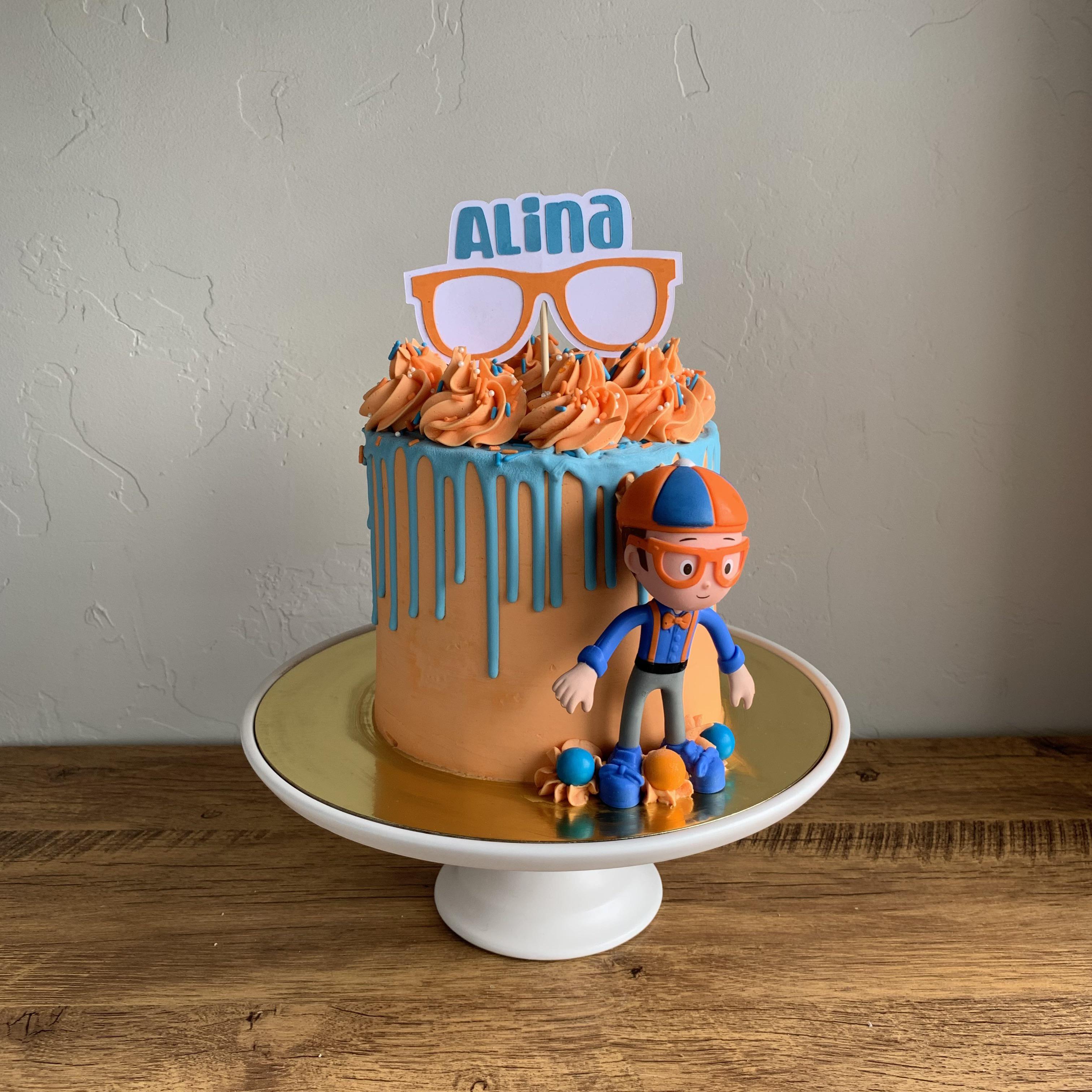 Made a Hello Neighbor Cake today! The couch is cake and the neighbor is