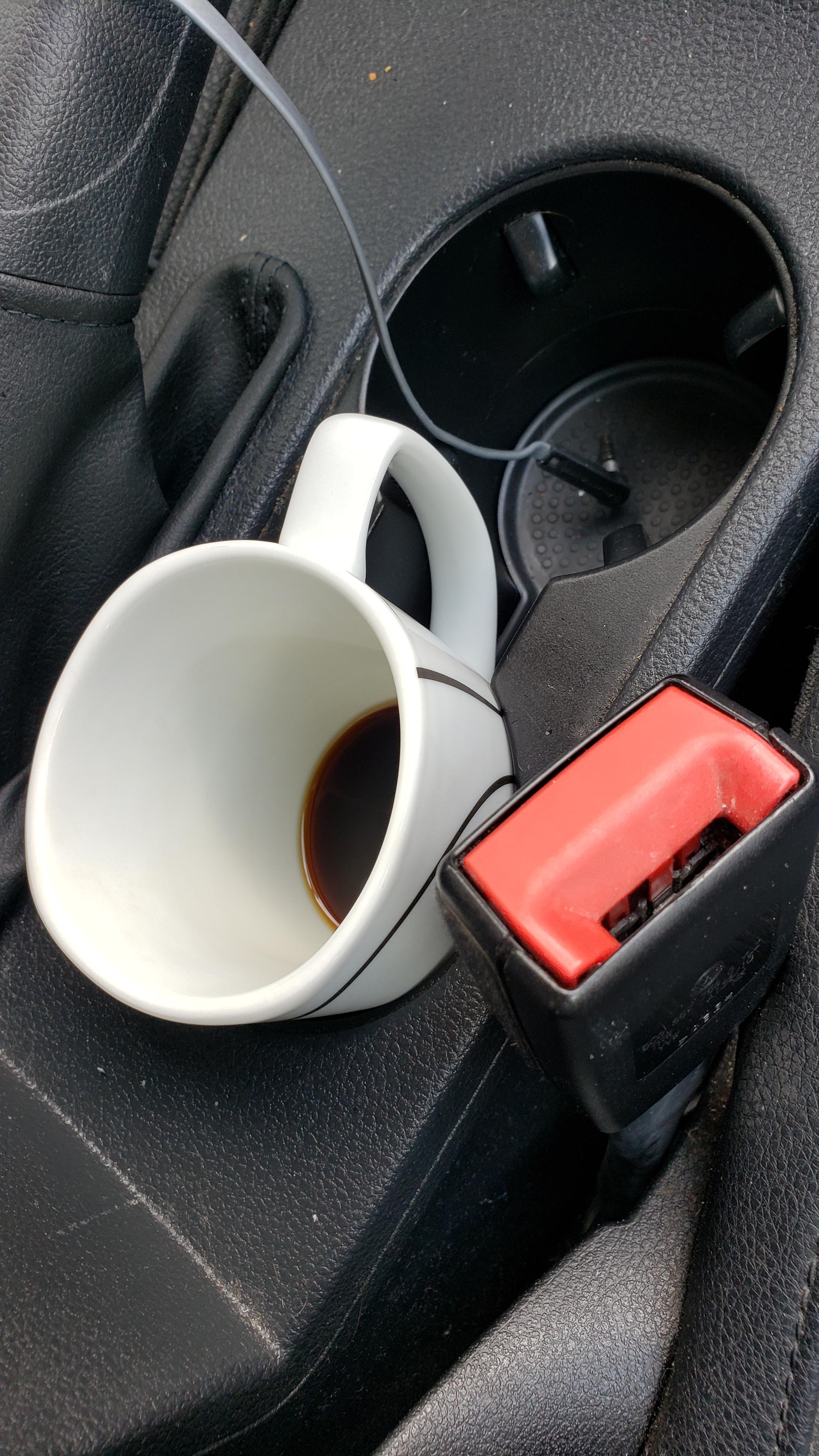 My car can hold mugs r/mildlyinteresting