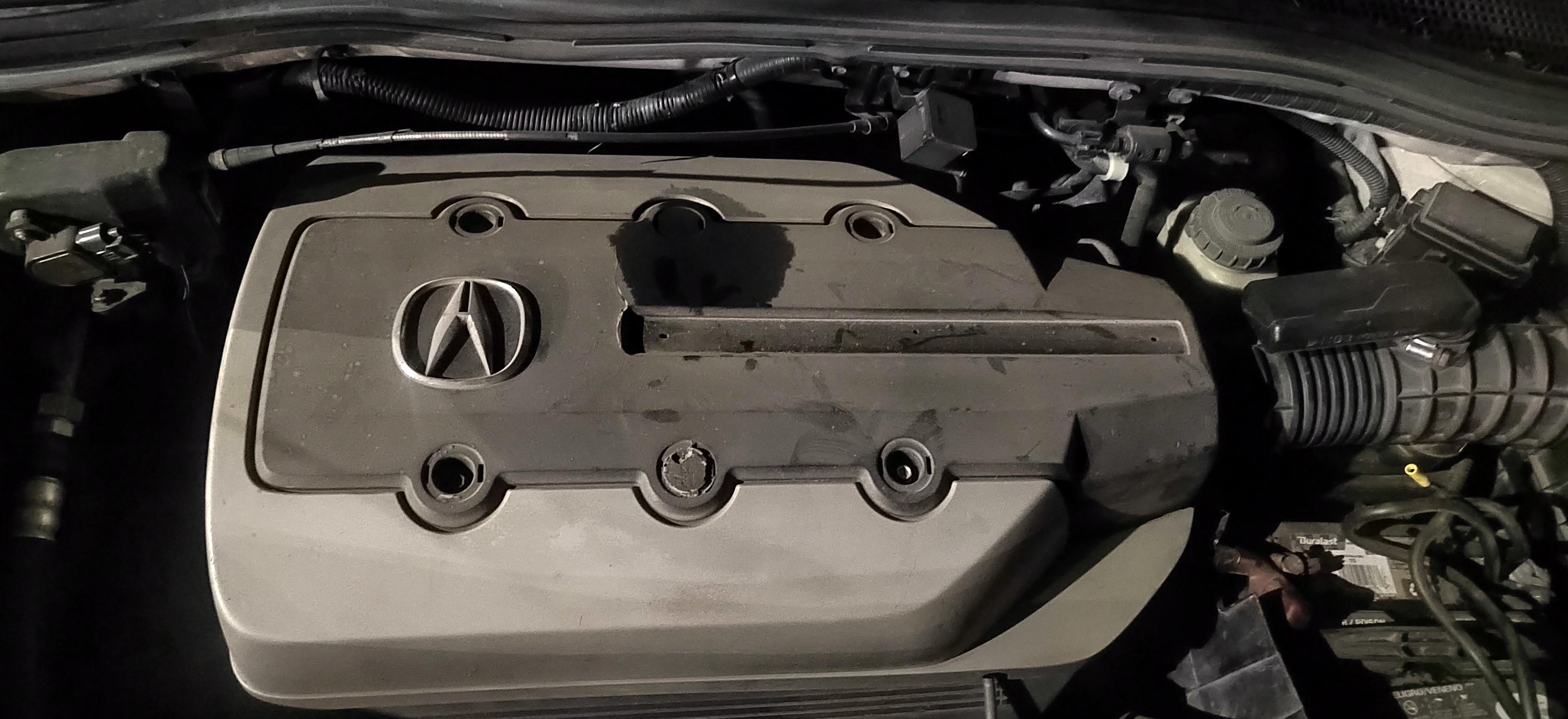 Random oil spill on engine cover : r/AskMechanics