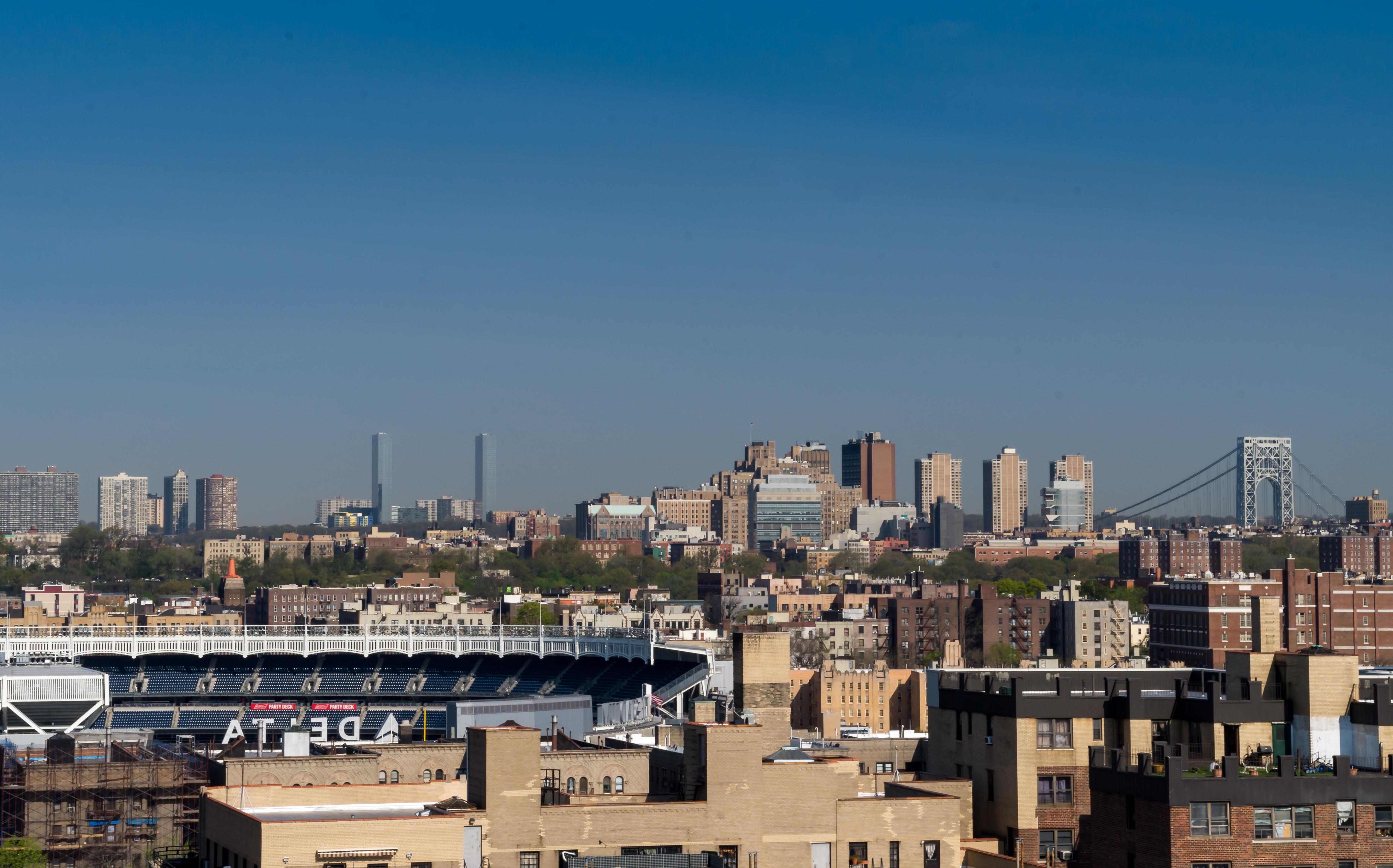 Yankee Stadium and its surroundings, Bronx NY [OC] [4658 x 2904] r