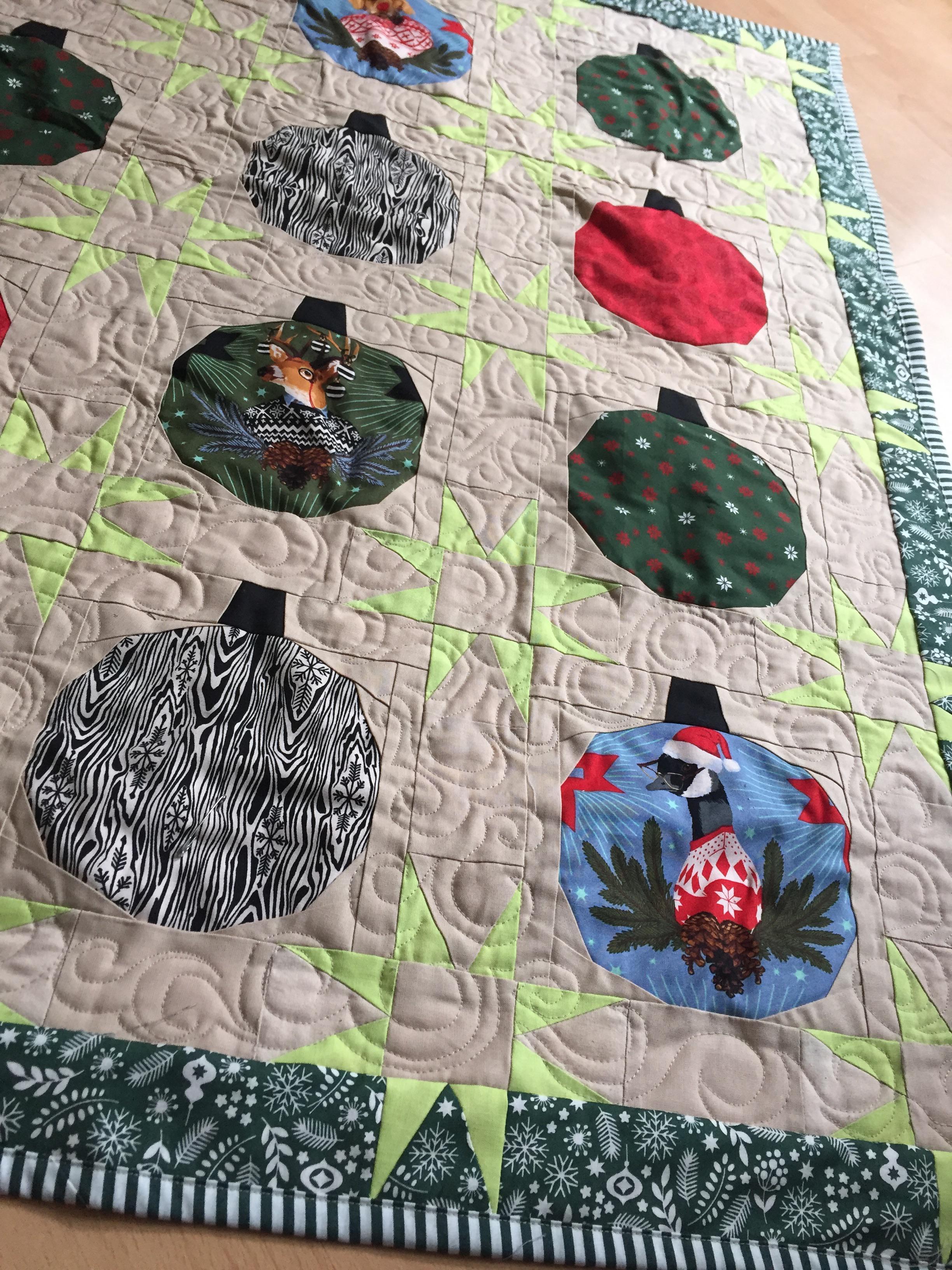 Dad’s Christmas quilt with Tula Pink’s Holiday Homies 😍 quilting