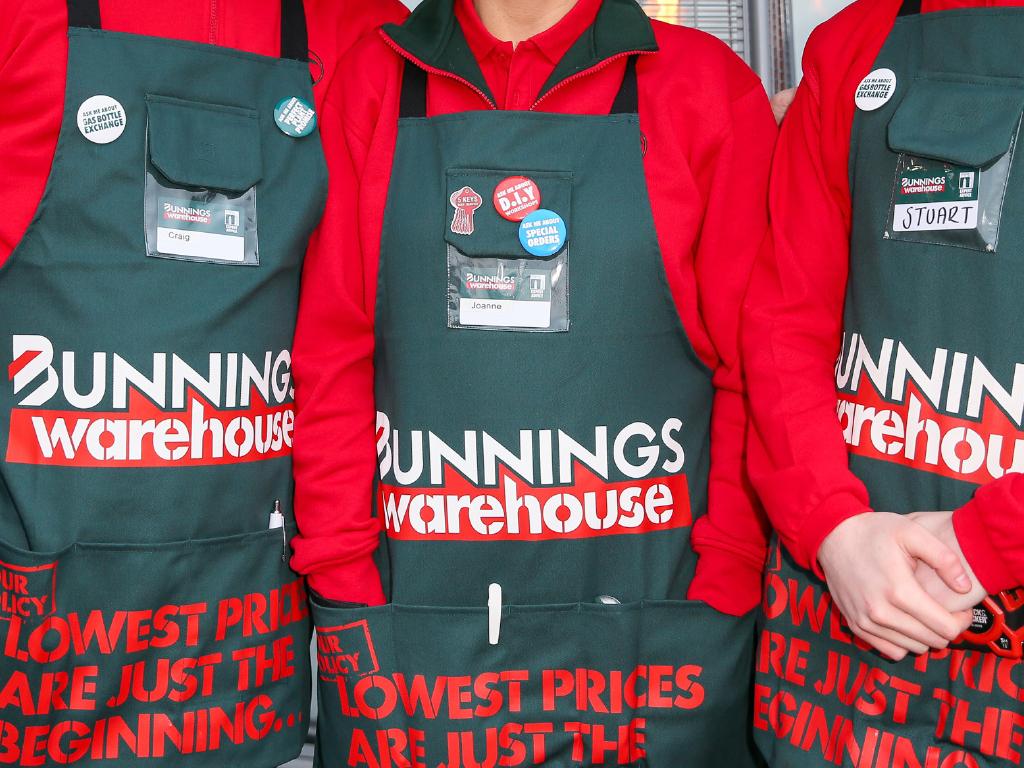 REQUEST can anyone sell or lend a young fella a bunnings apron ? r