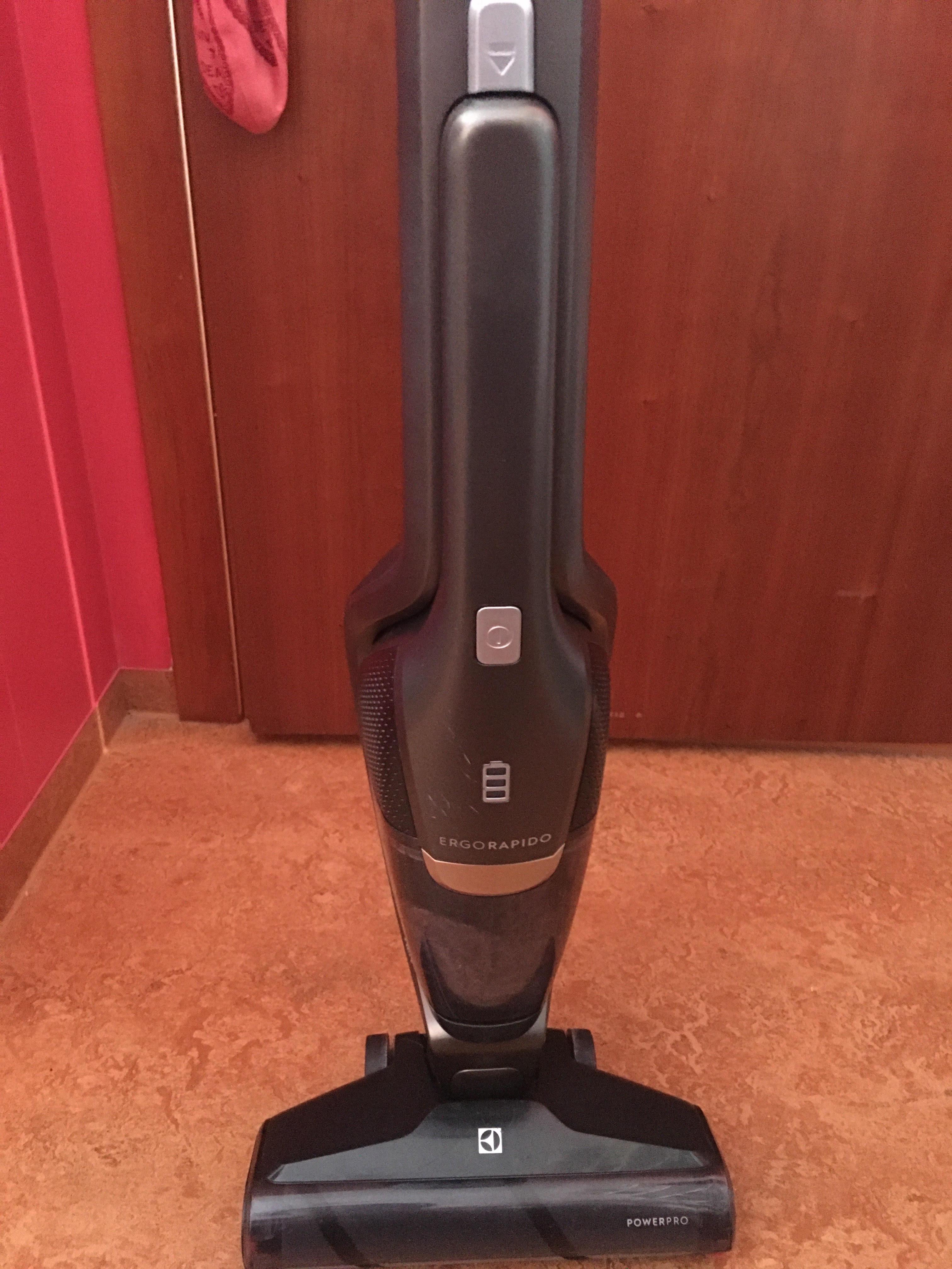 My vacuum turns off after a couple of seconds but when I take the handheld vacuum out and use it