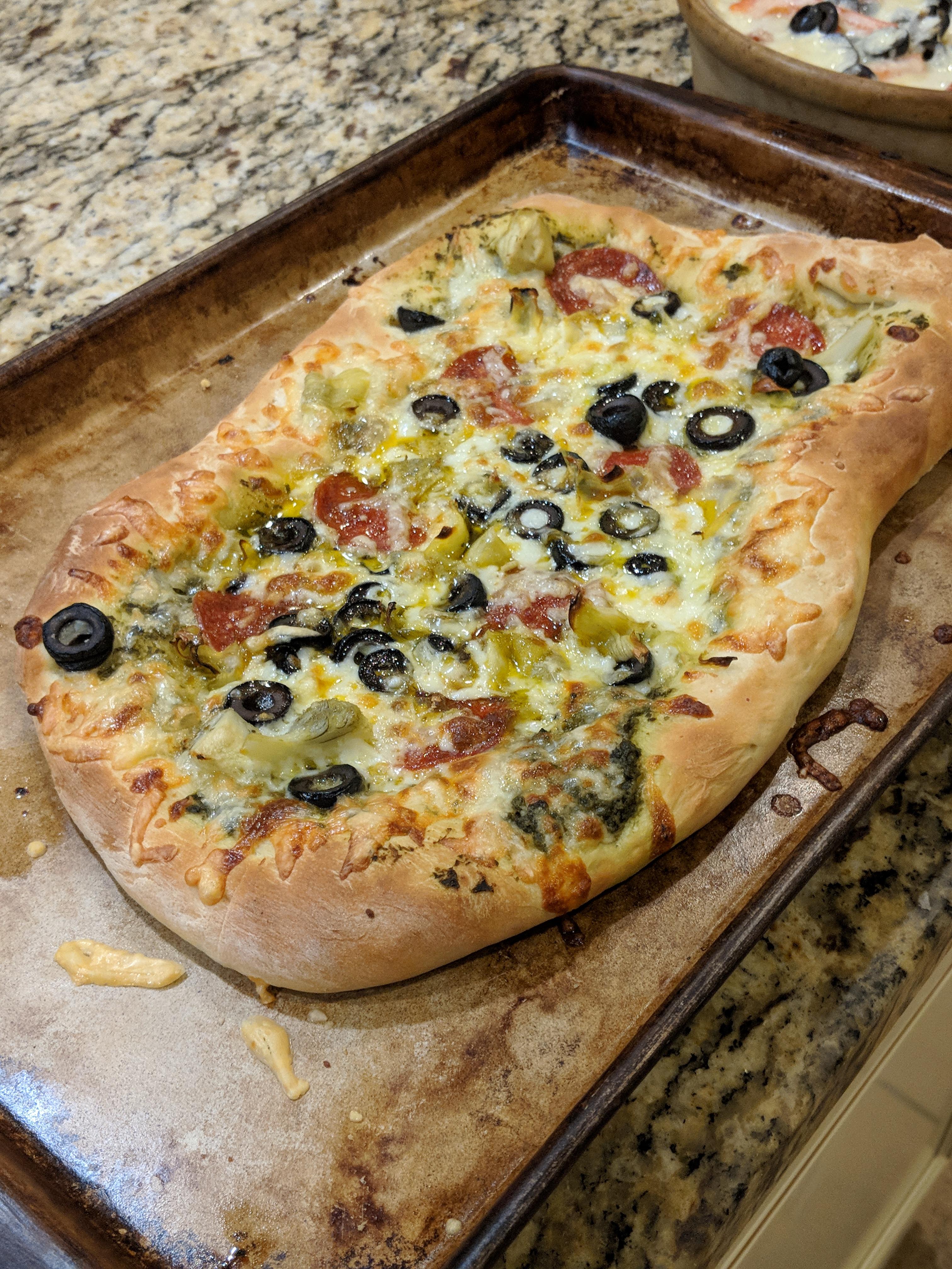 [Homemade]Pesto pizza with pepperoni, olives and artichoke r/food