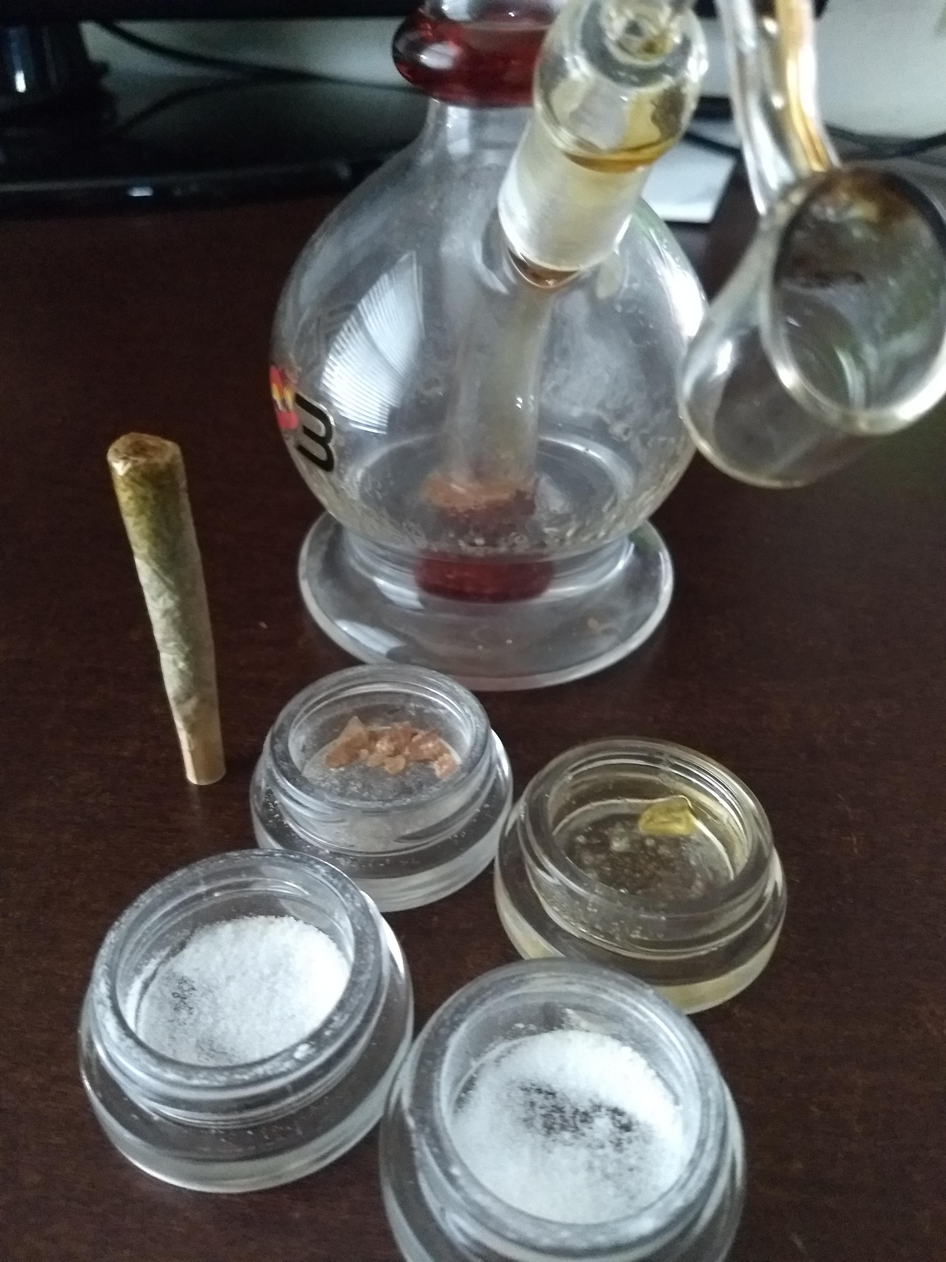 Anyone else use a joint to clean out the banger after a dab? r/Dabs