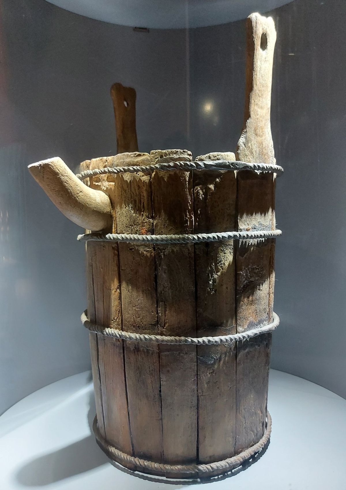 How To Make A Wooden Bucket In Minecraft