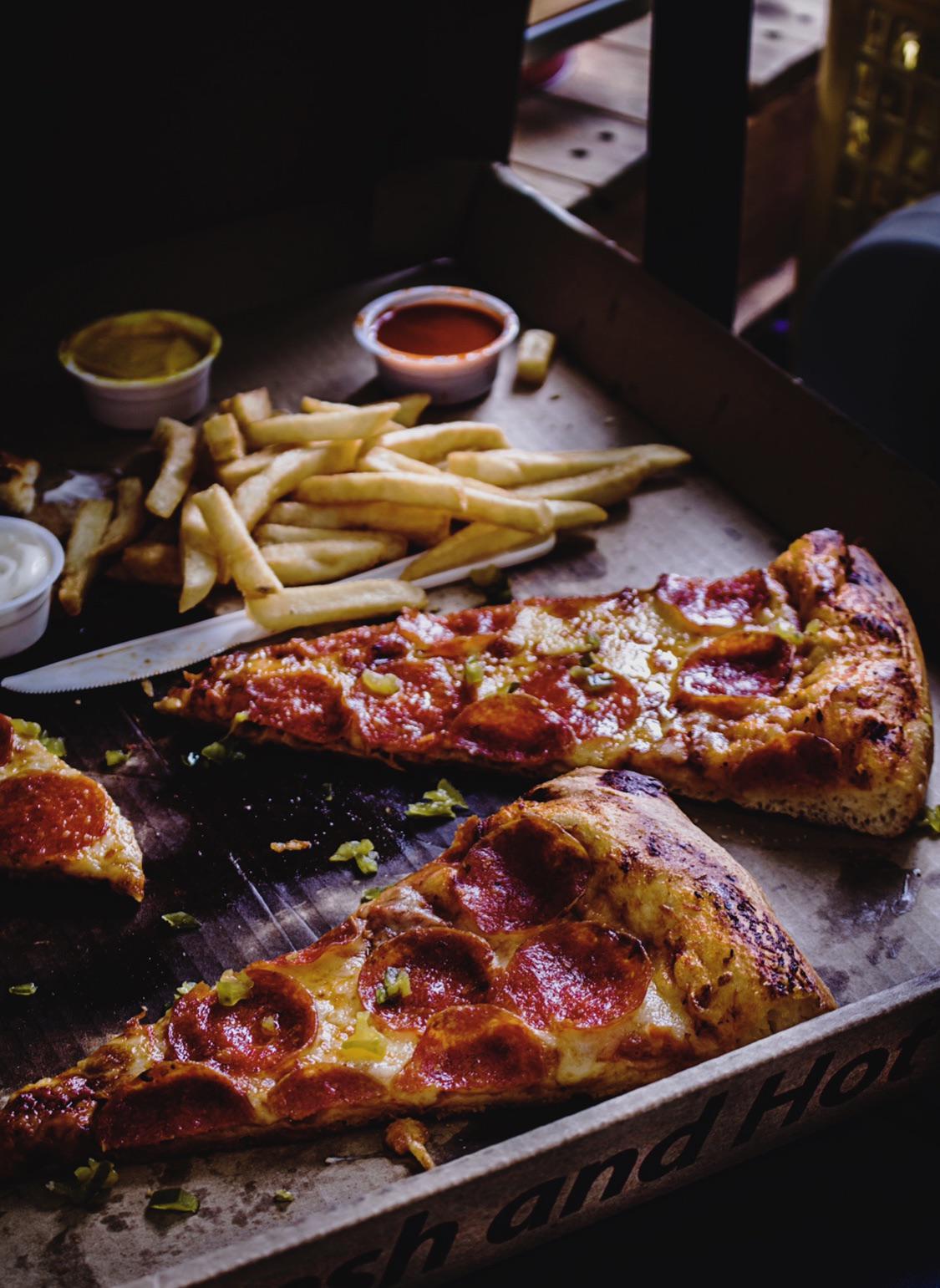 [I ate] good old pepperoni pizza and fries with dips. r/food