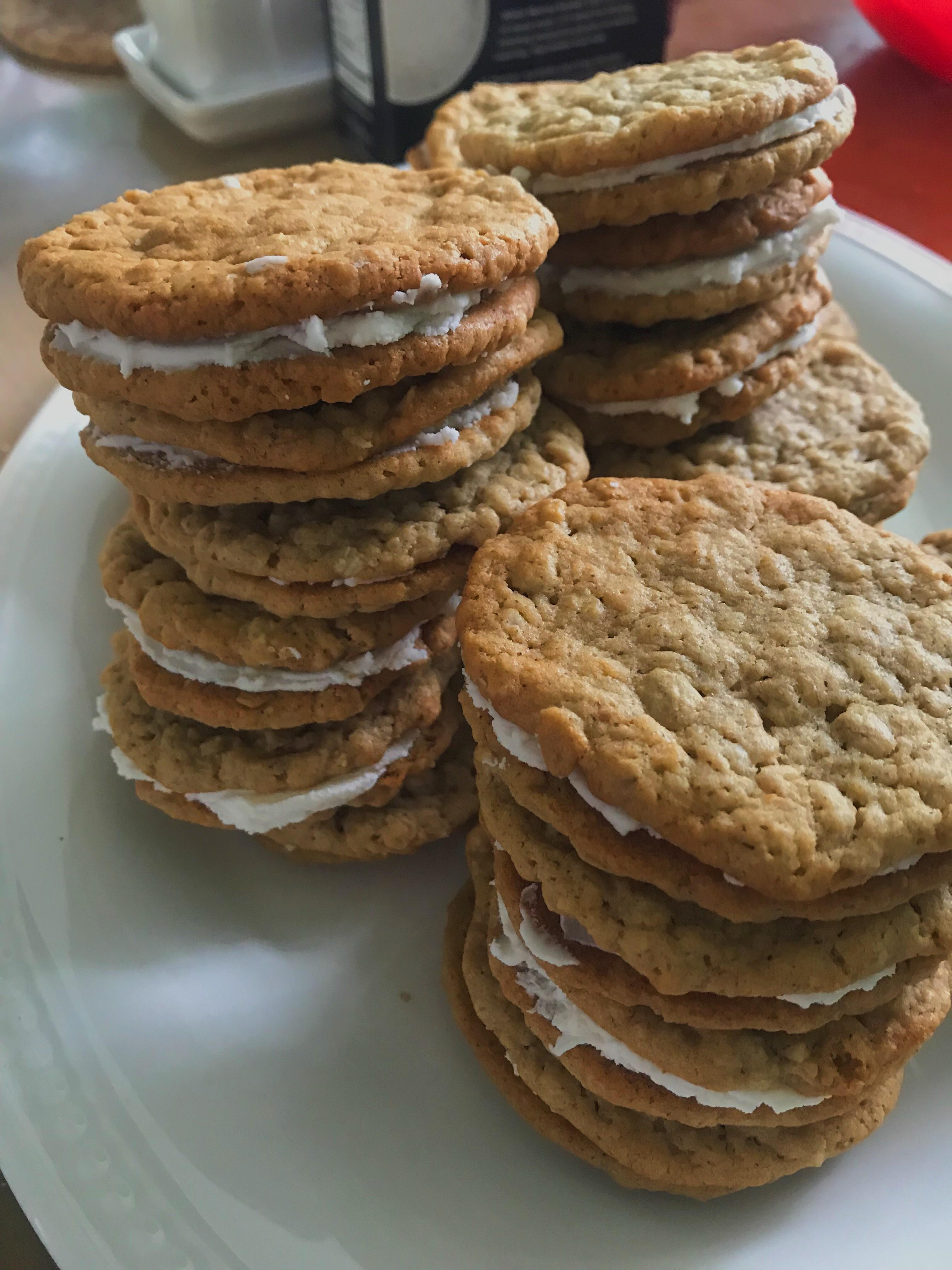 Made some delicious vegan oatmeal creme pies this weekend 😍 r/vegan