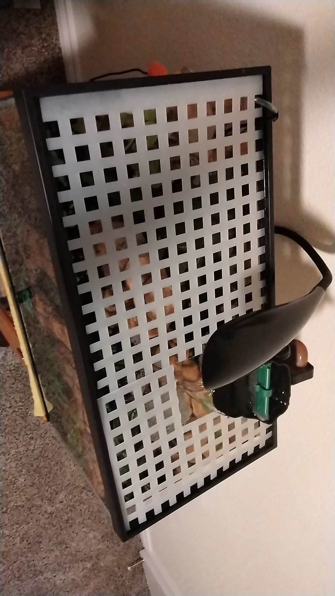 Homemade aquarium lid from sink mats r/Aquariums