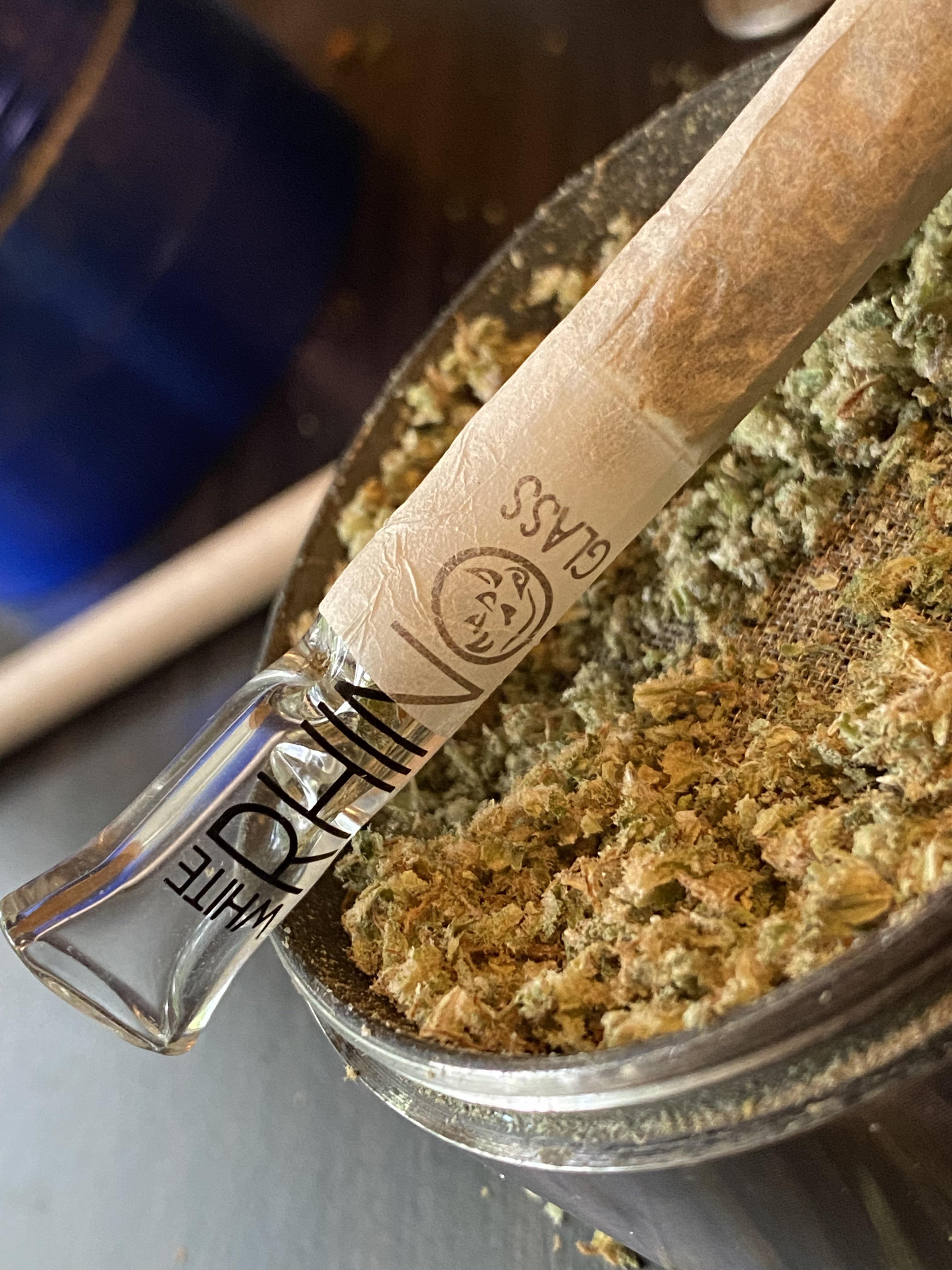 Glass tips are the way 🙏🏽 r/ArtOfRolling