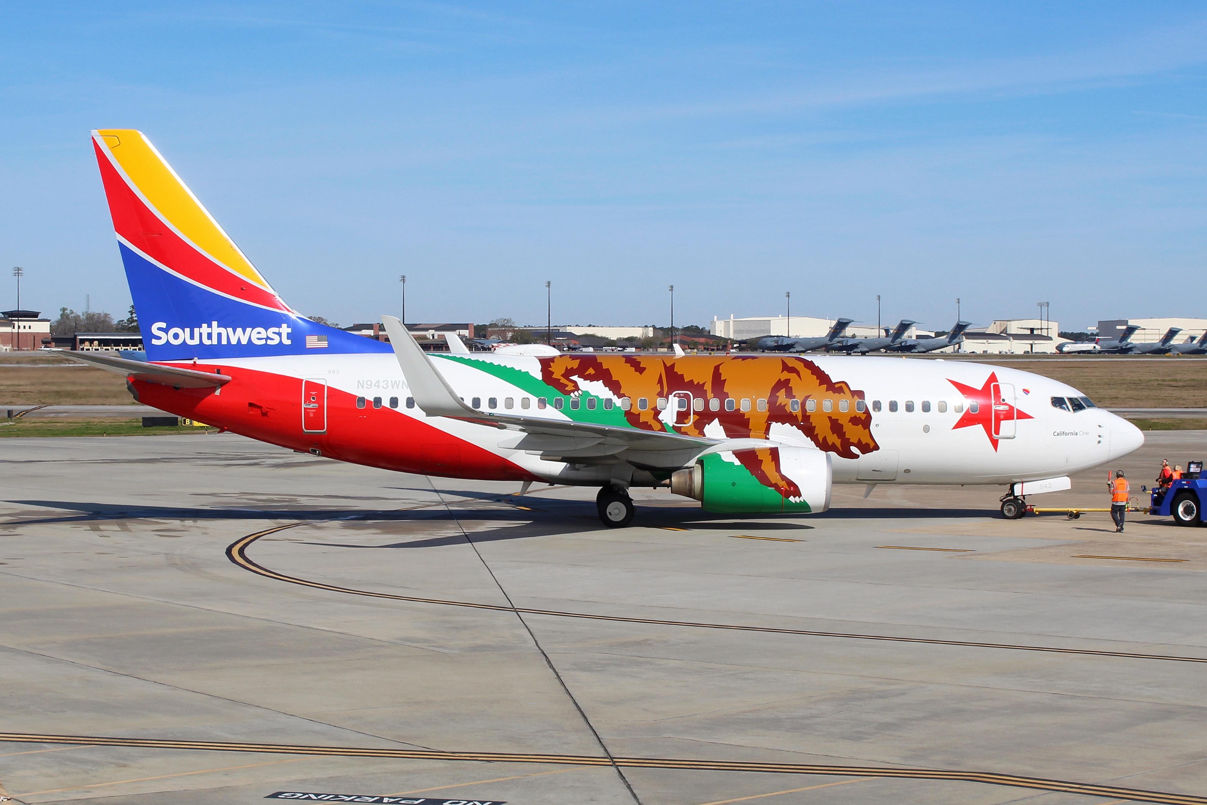 Southwest California One perfectly lined up! r/aviation