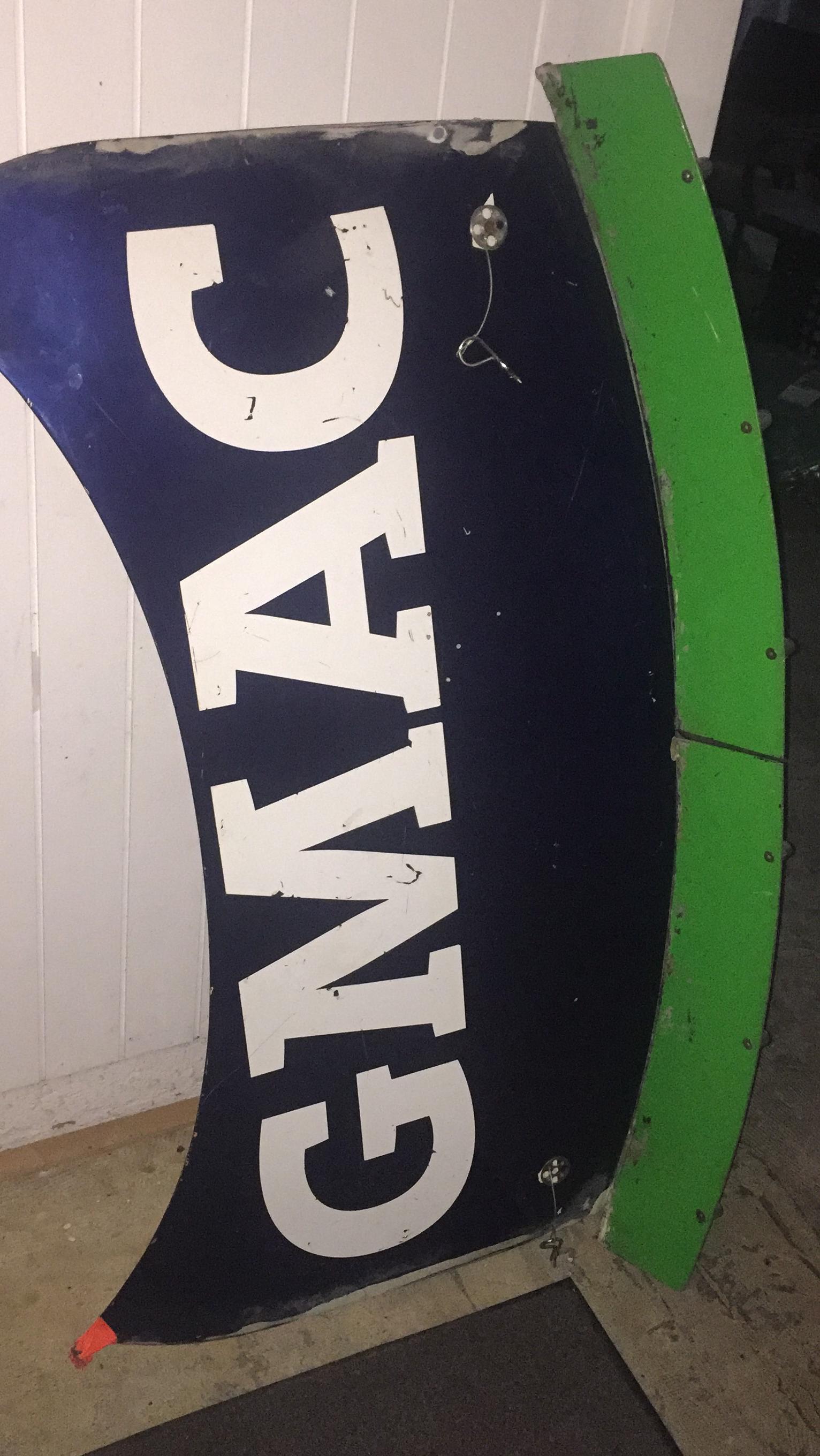 Can anyone help me identify this decklid? : r/NASCARCollectors