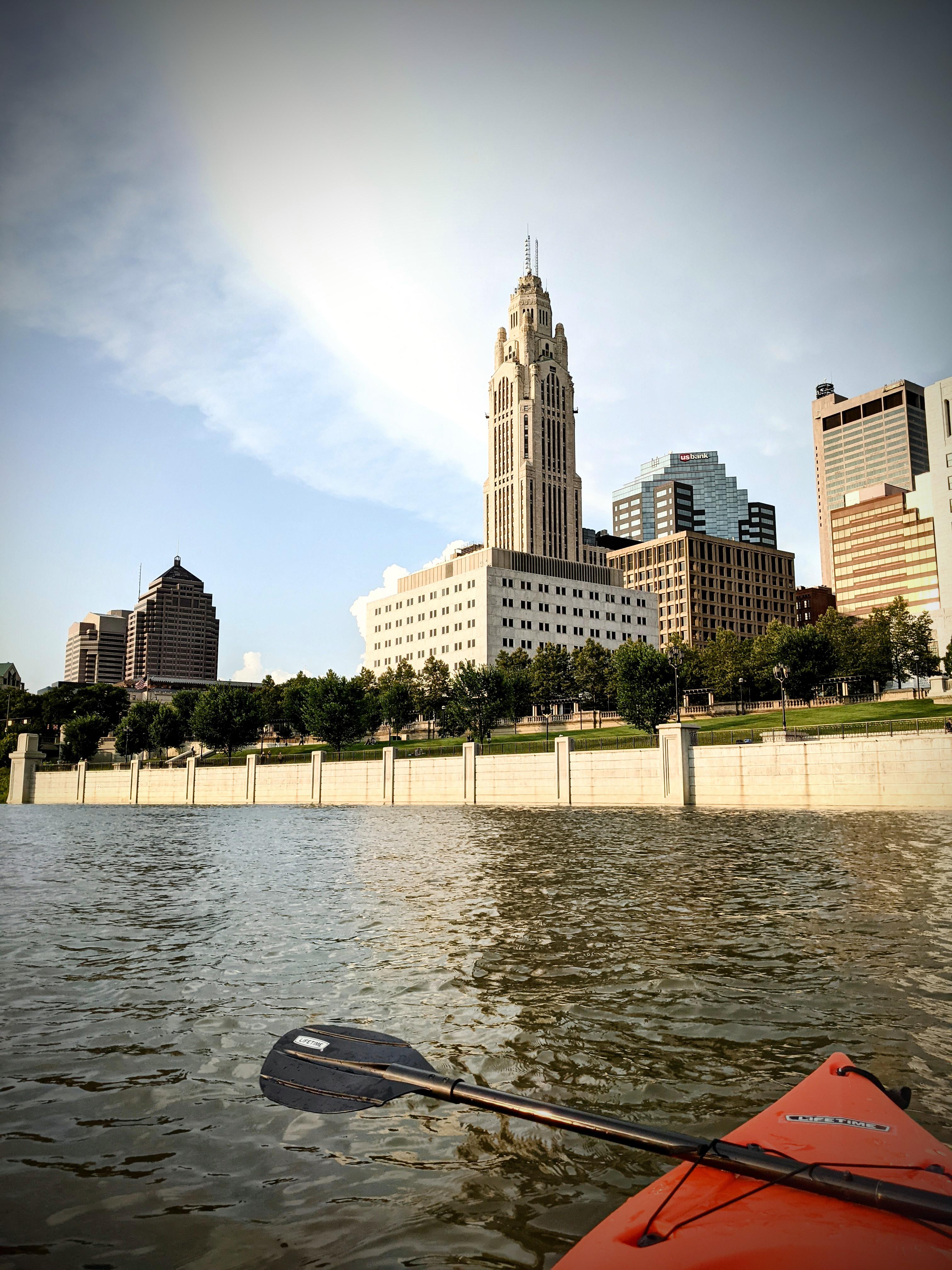 WATERWAY! Get yourself down onto the Scioto. Kayak, canoe, paddle board