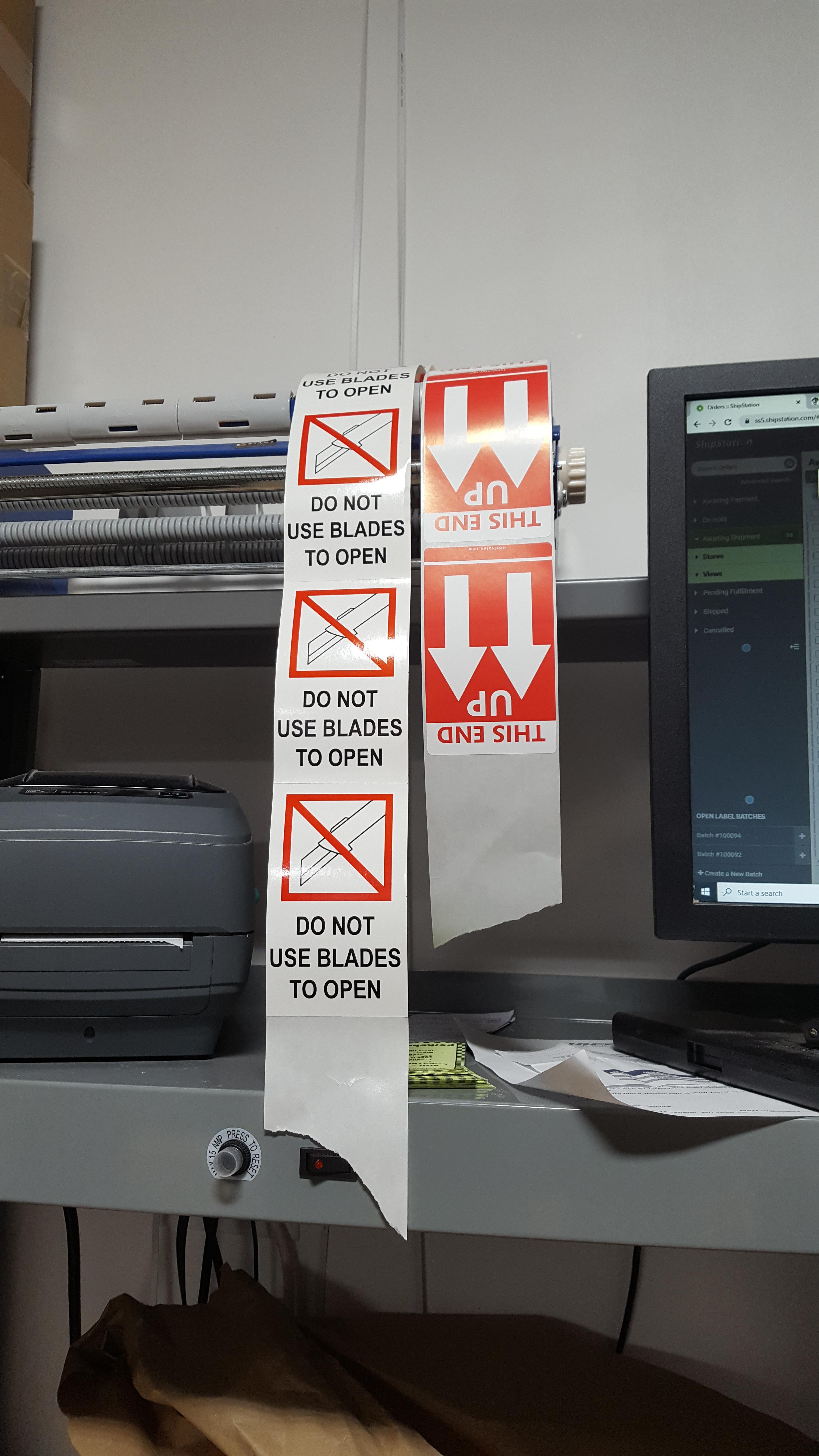 The way these stickers come off the roll... r/mildlyinfuriating