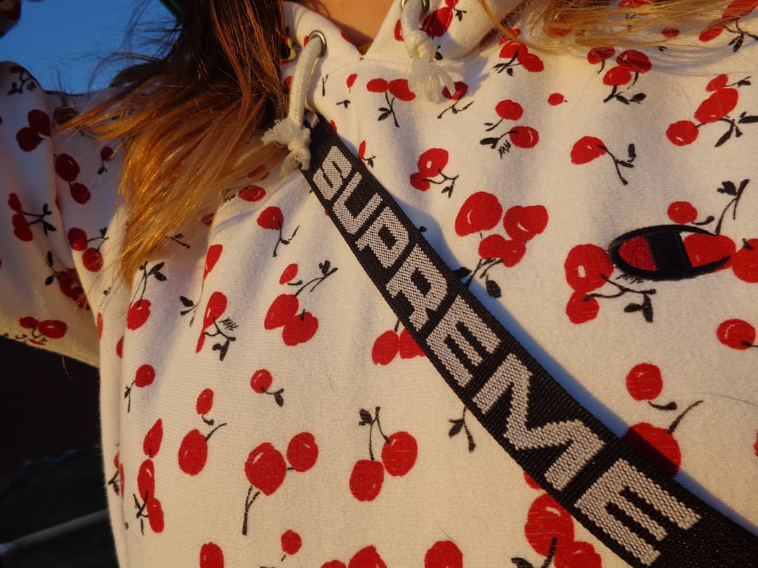 Best Supreme Shoulder Bag?? r/supremeclothing